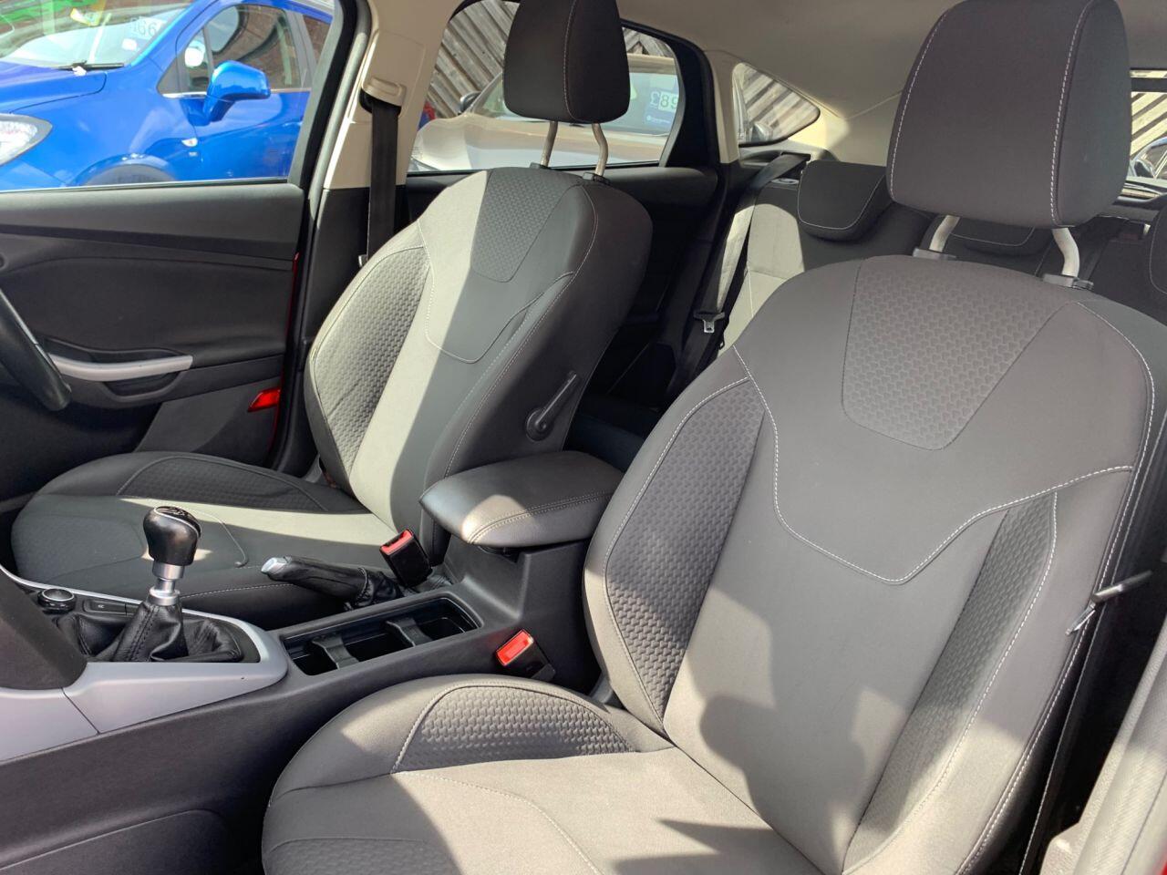 Ford Focus - Image 13