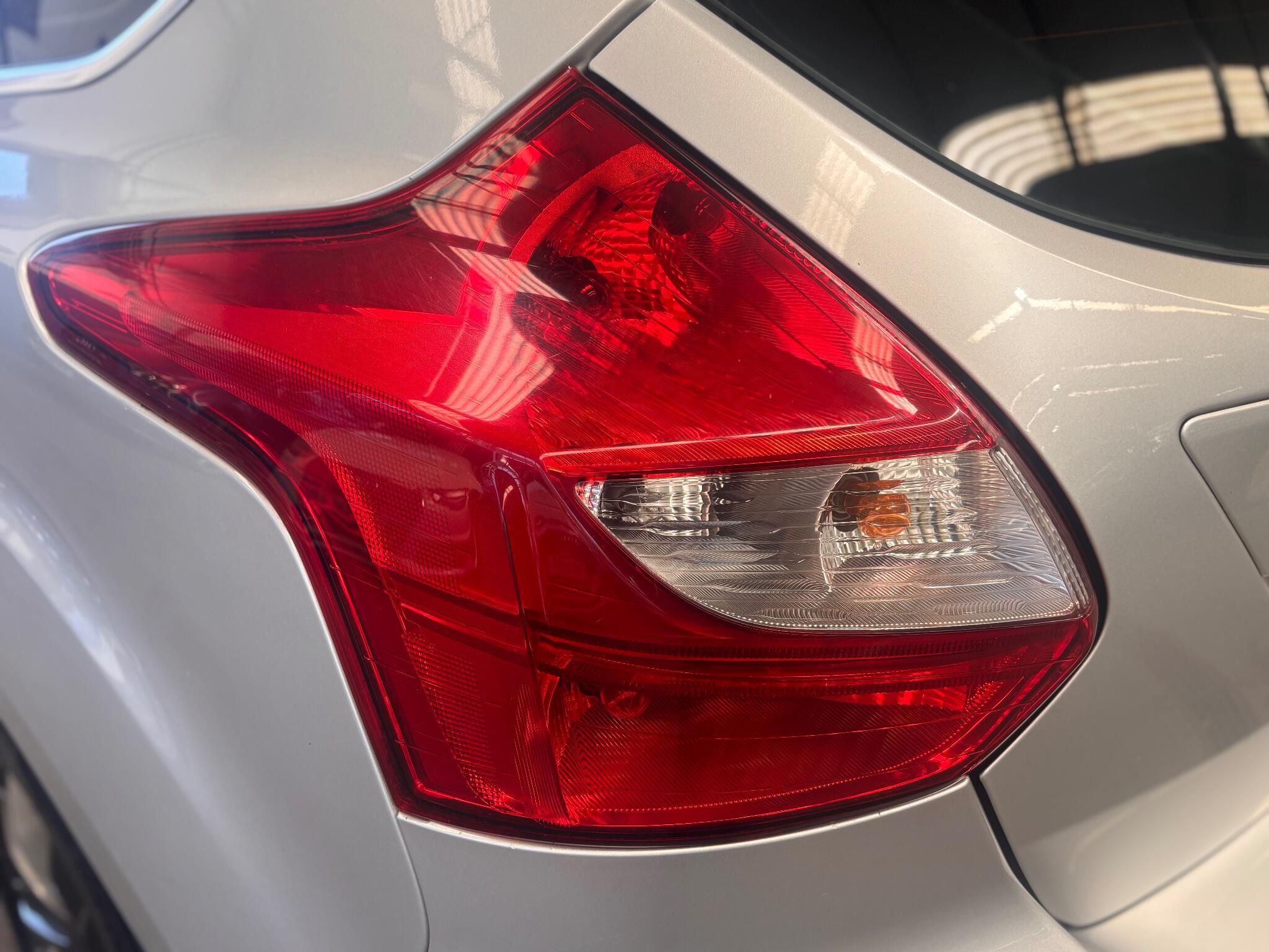 Ford Focus - Image 27