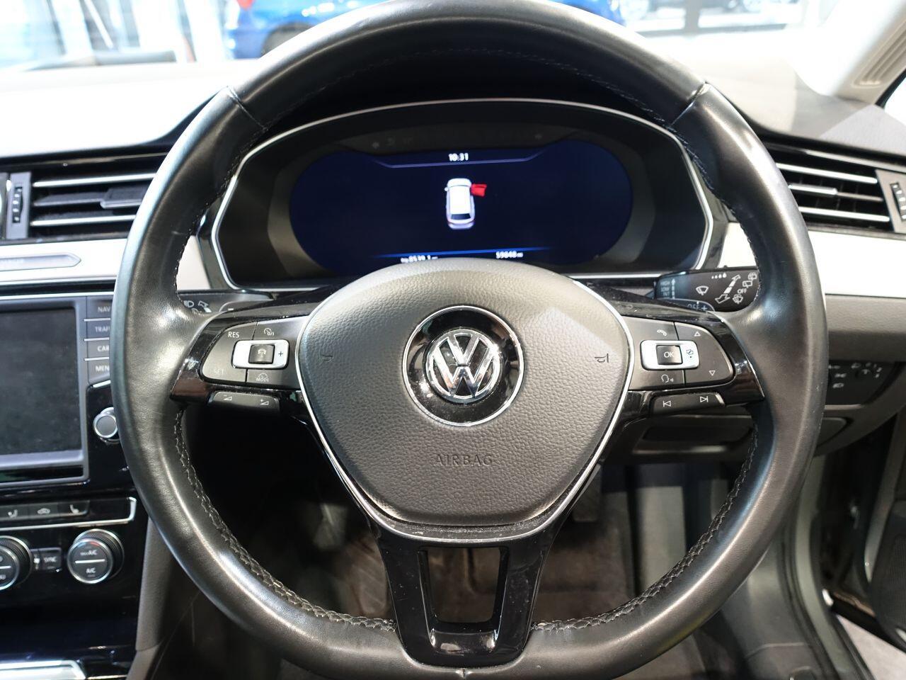 Volkswagen Passat - Image 20
