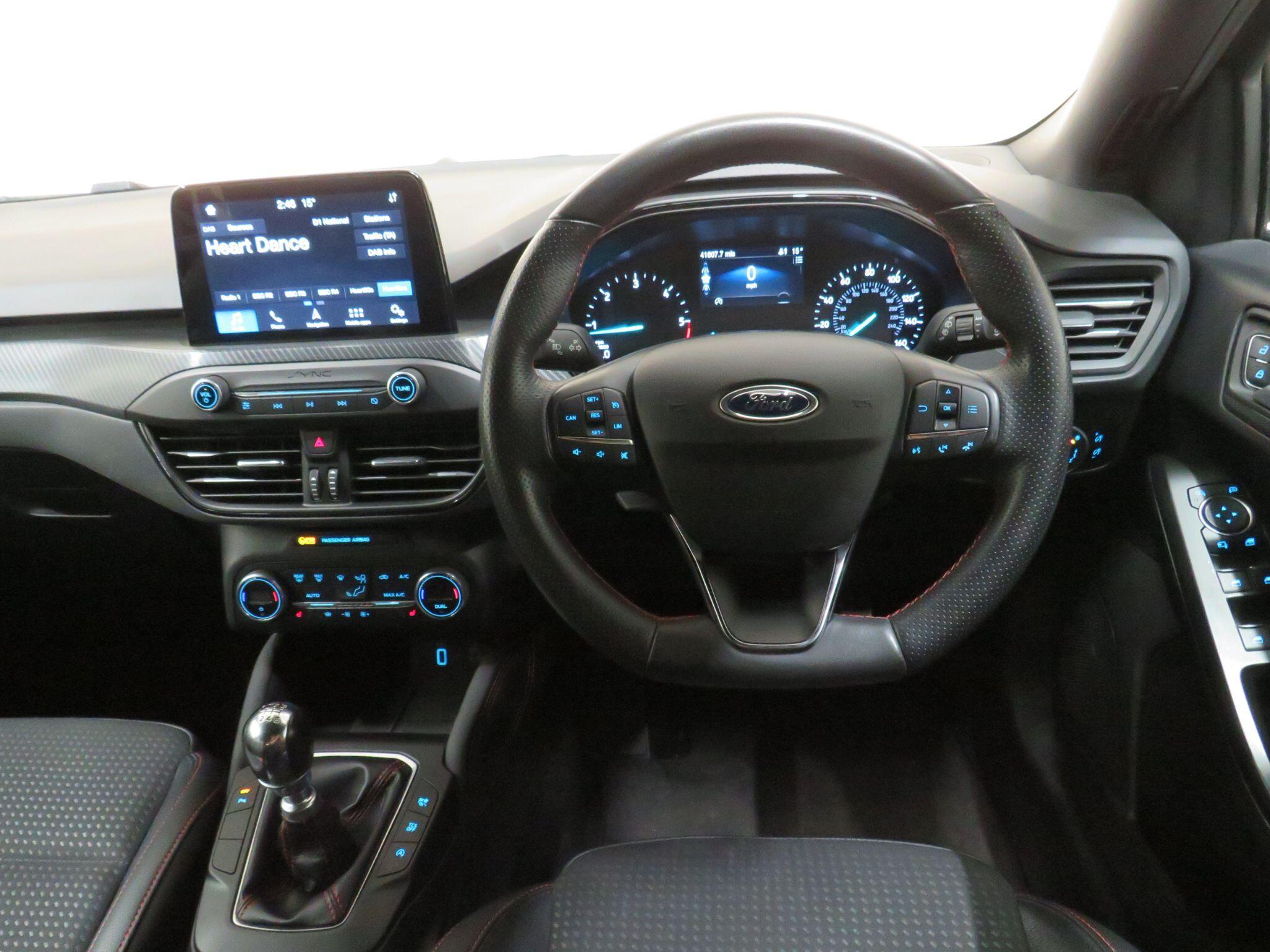 Ford Focus - Image 14