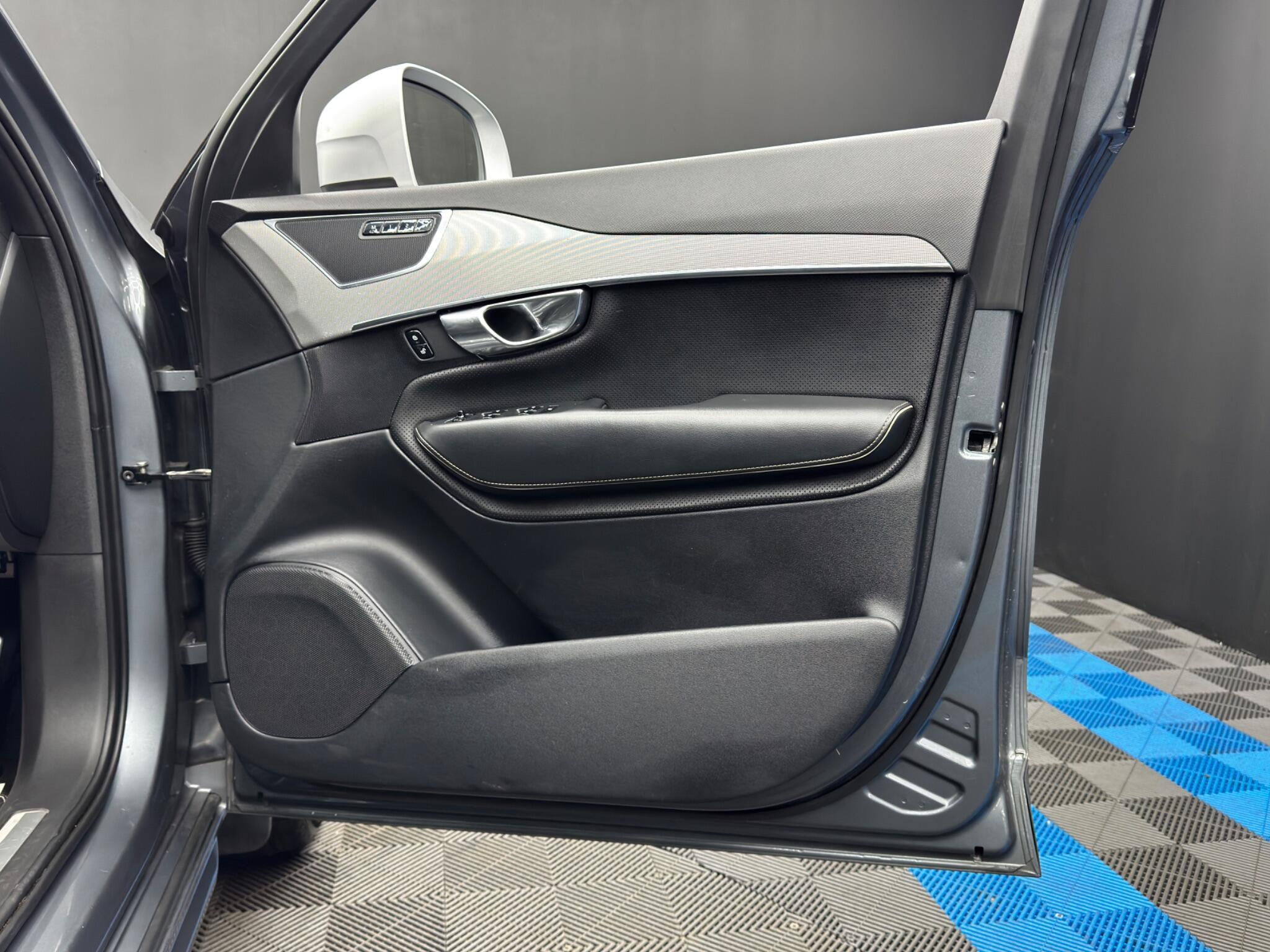 Volvo XC90 - Image 38