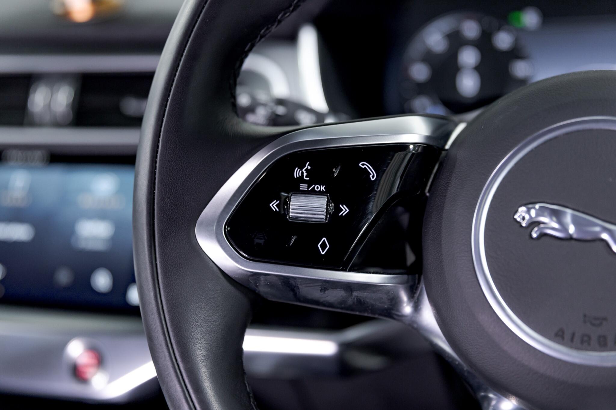 Jaguar I-Pace - Image 30