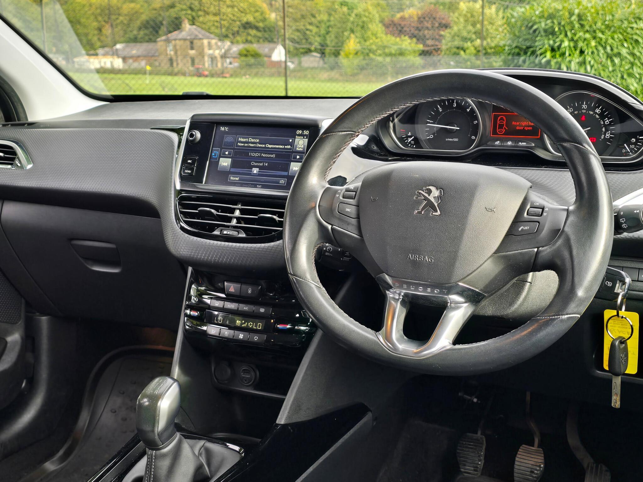 Peugeot 2008 - Image 8