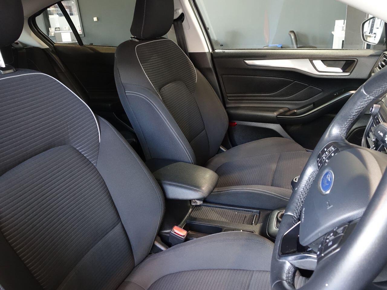 Ford Focus - Image 13