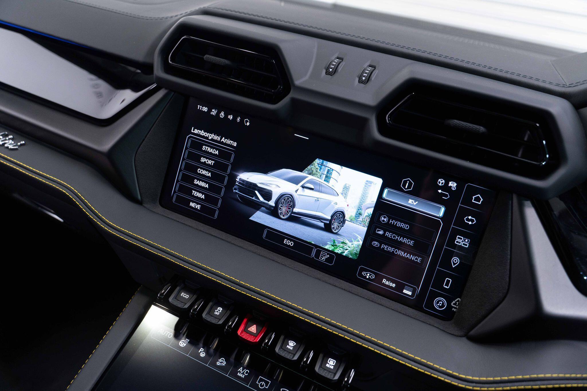 Lamborghini Urus - Image 16