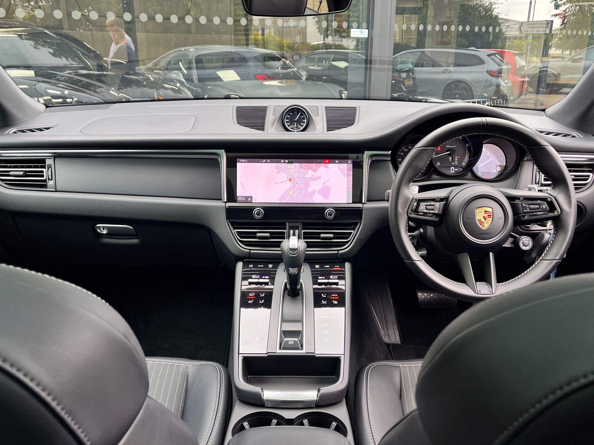 Porsche Macan - Image 9