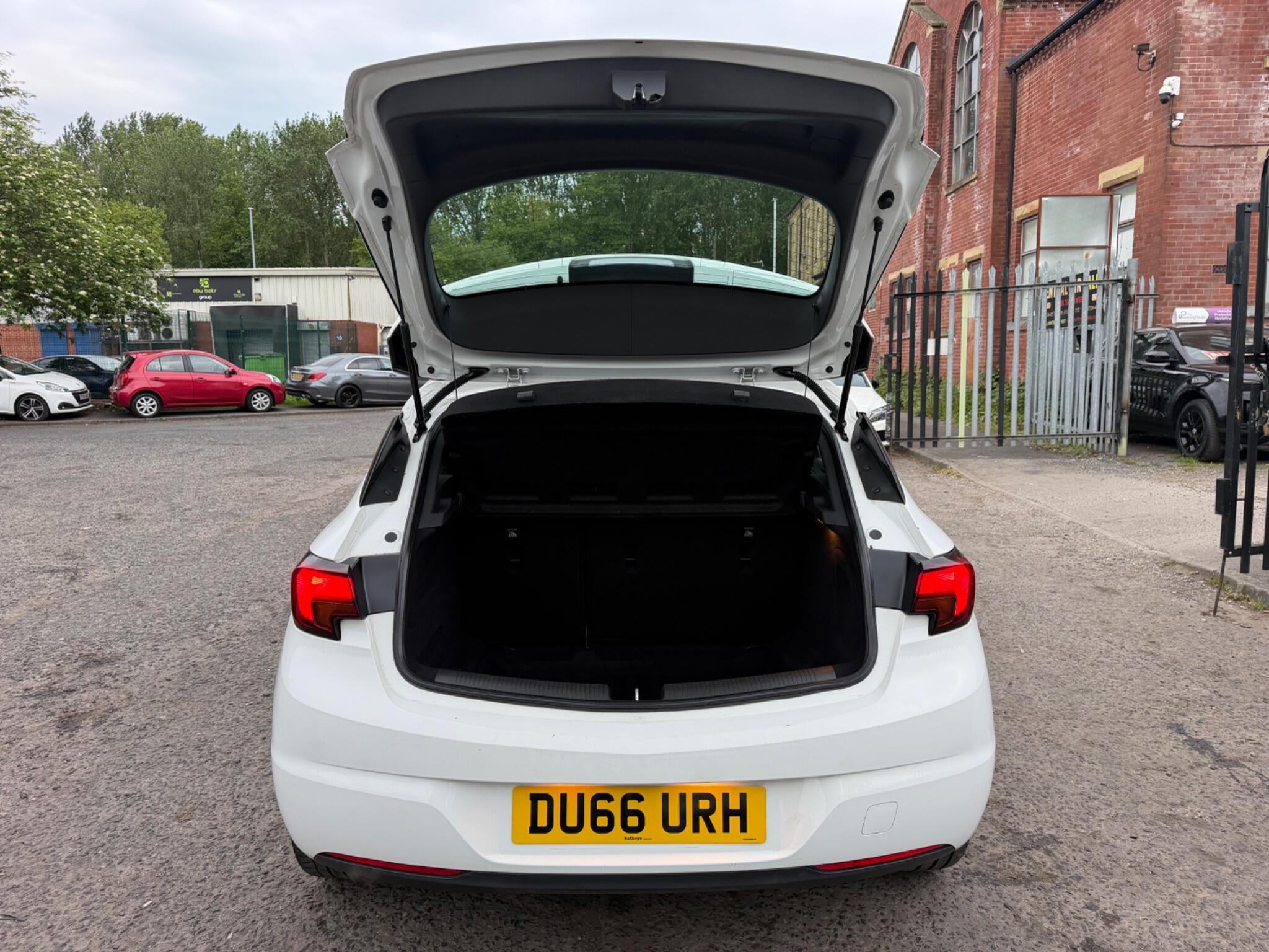 Vauxhall Astra - Image 13