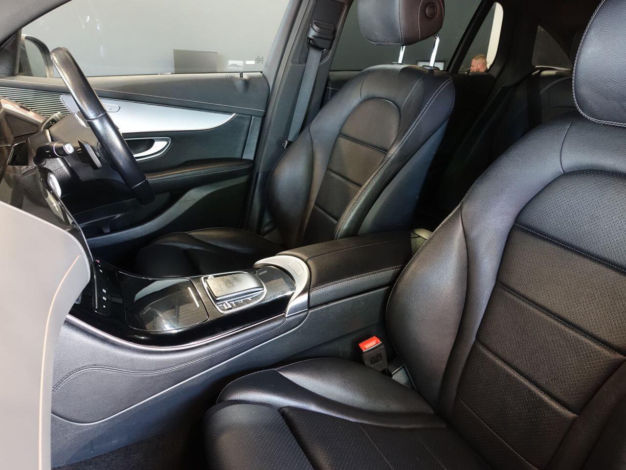 Mercedes Eqc - Image 12