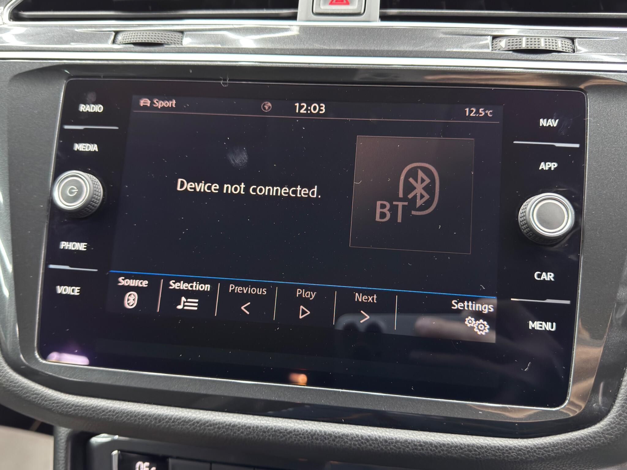 Volkswagen Tiguan - Image 32