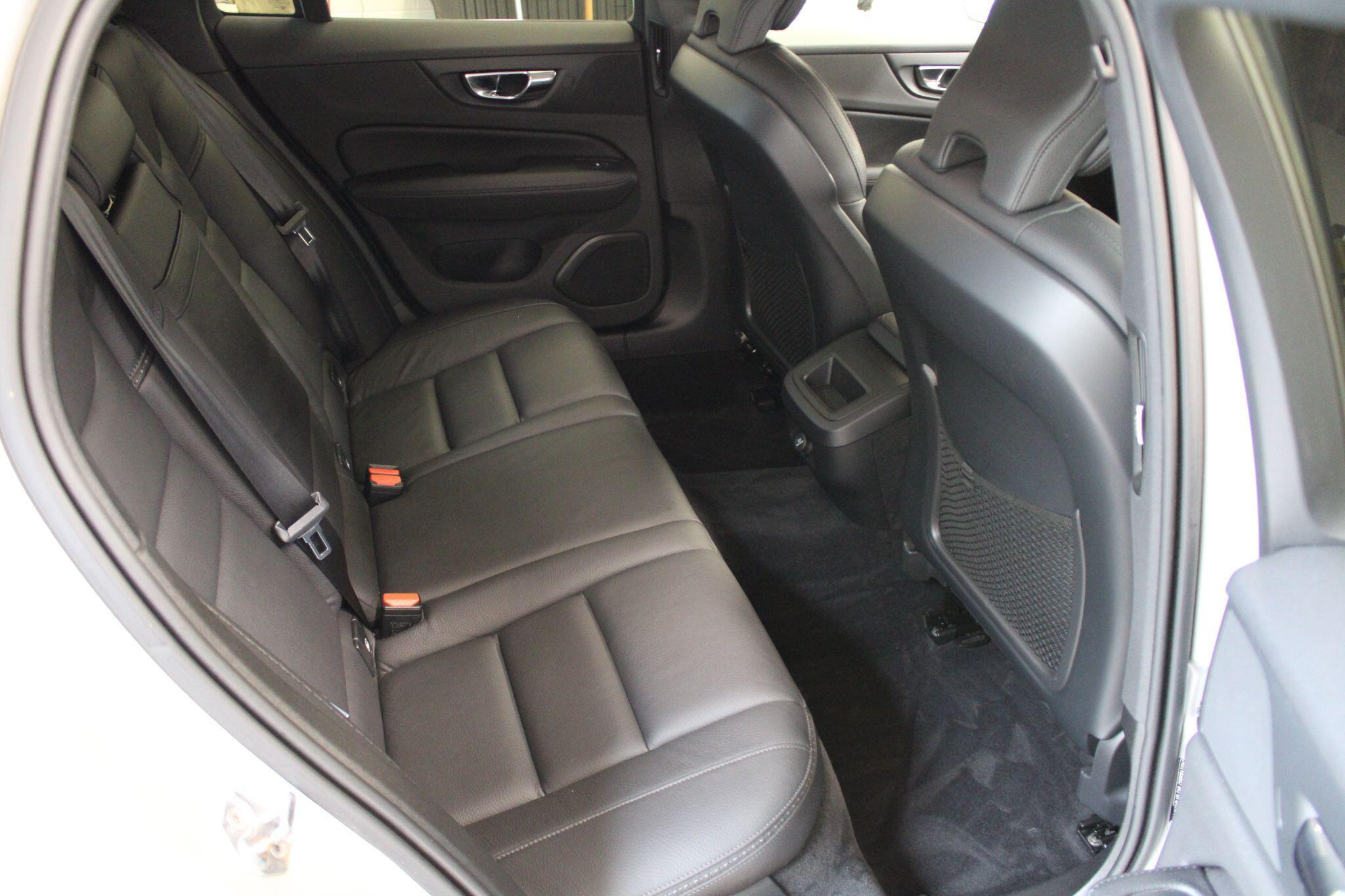 Volvo V60 CROSS COUNTRY - Image 43