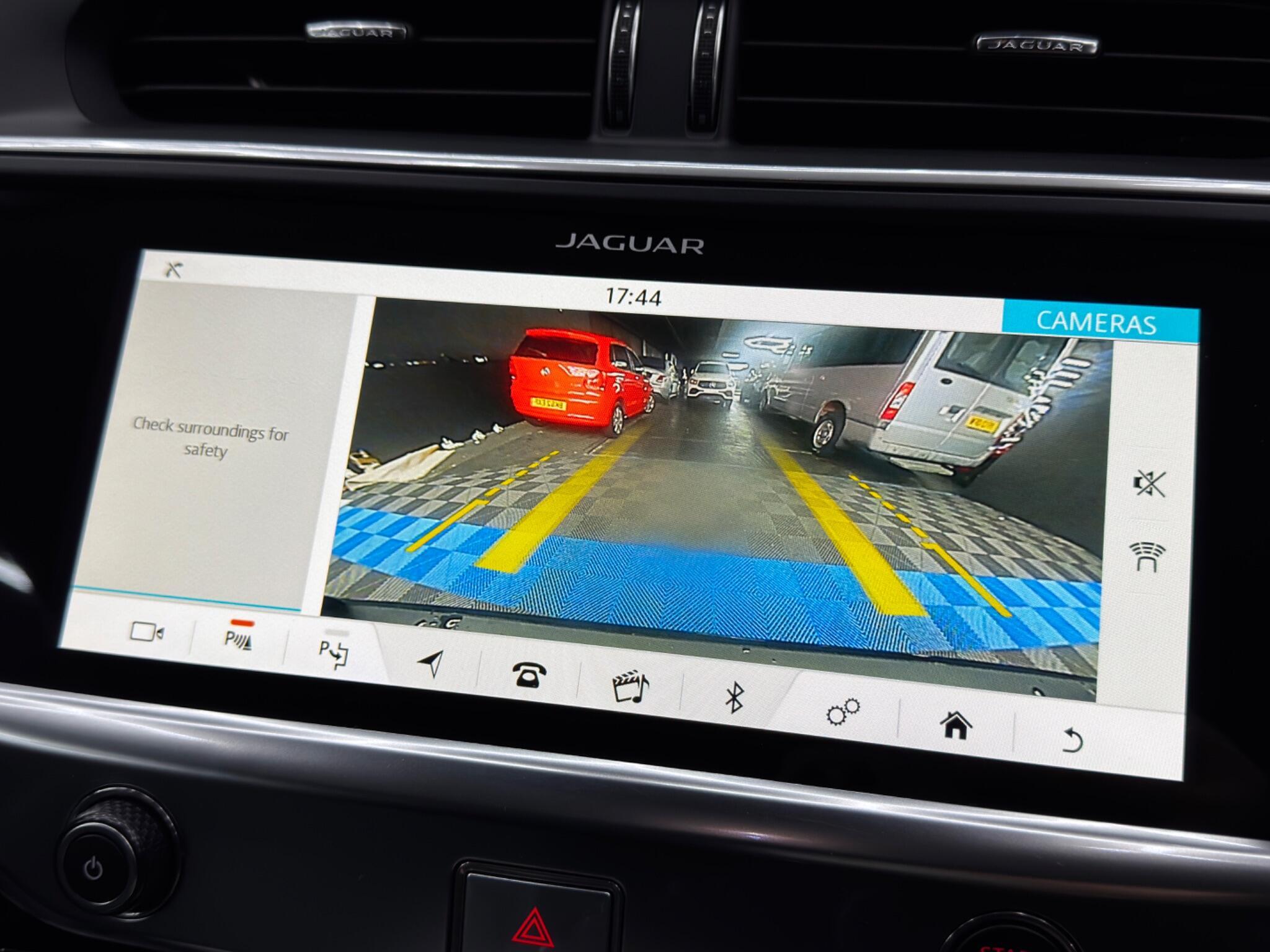 Jaguar I-Pace - Image 37