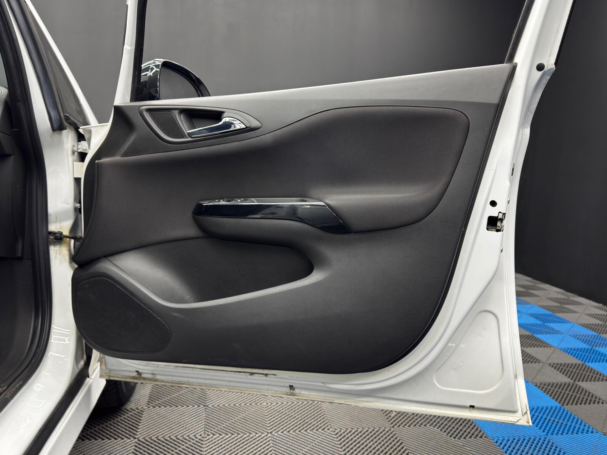 Vauxhall Corsa - Image 33