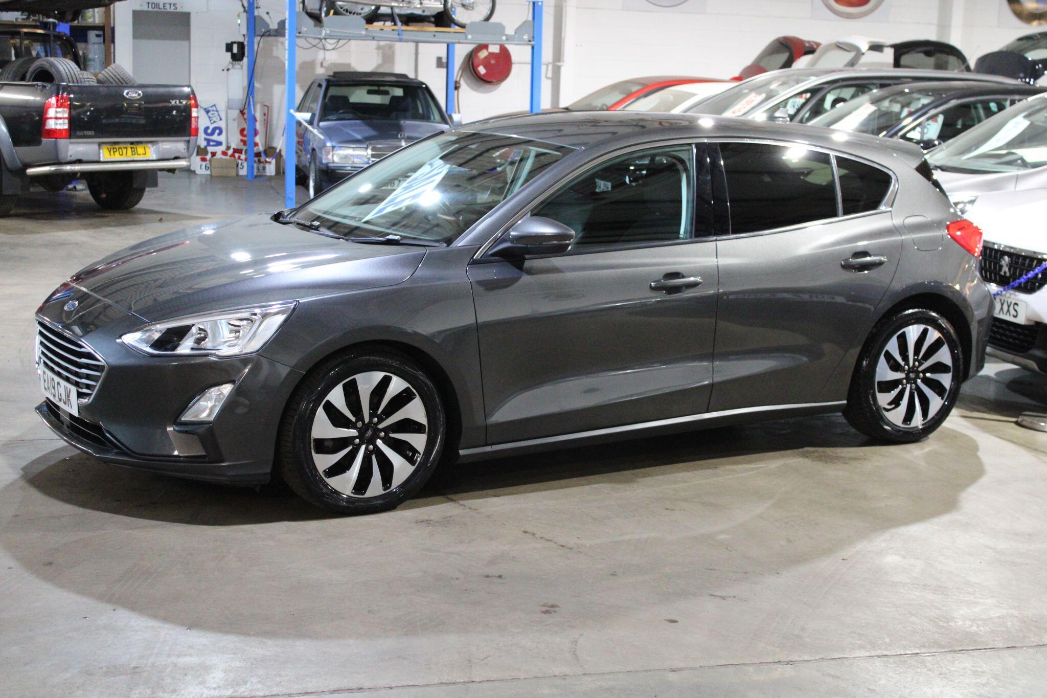 Ford Focus - Image 12
