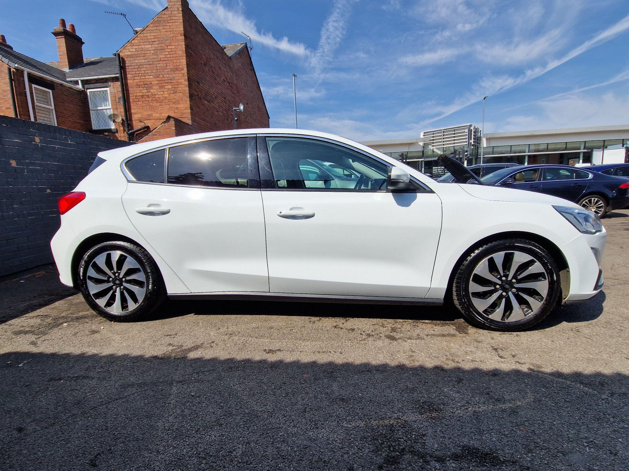 Ford Focus - Image 18