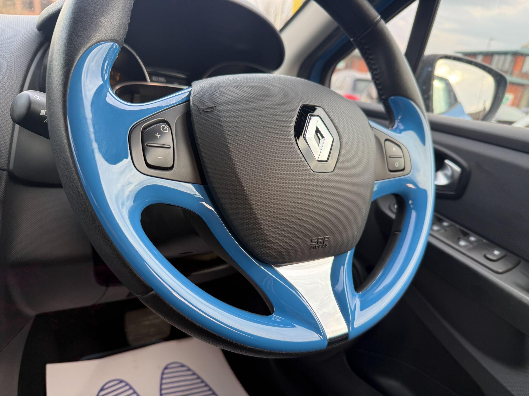 Renault Clio - Image 38