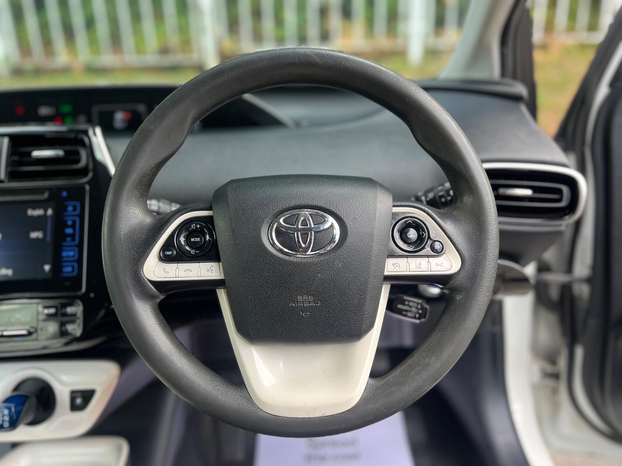 Toyota Prius - Image 16