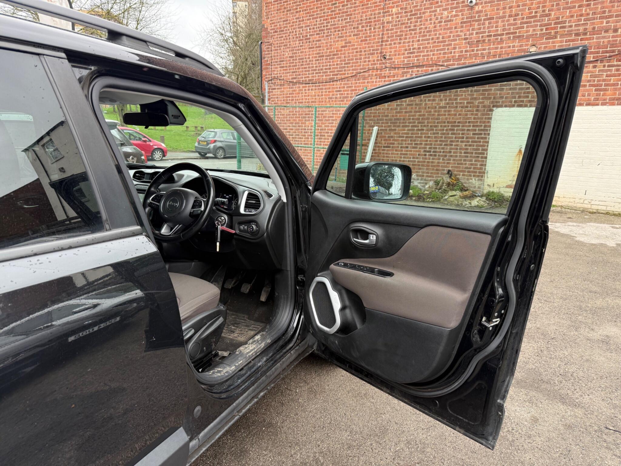 Jeep Renegade - Image 18