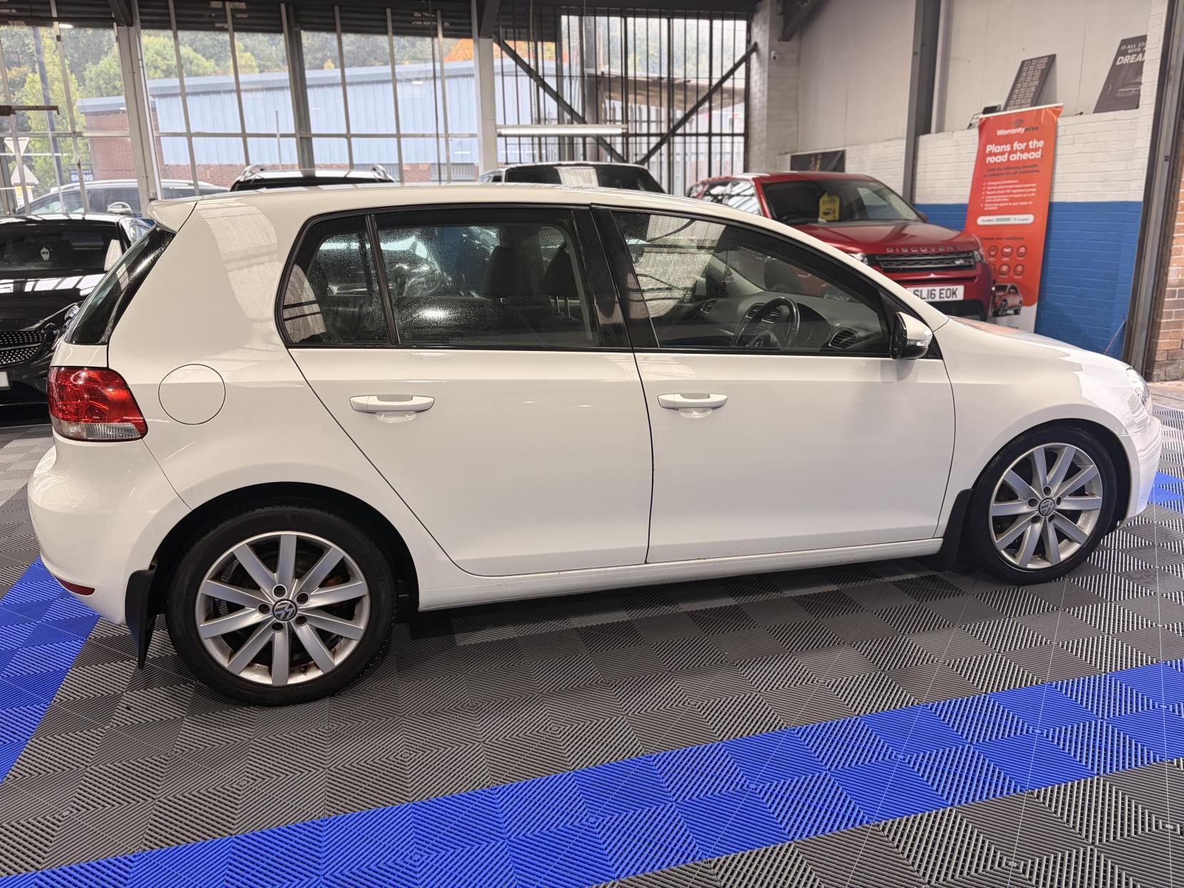 Volkswagen Golf - Image 8