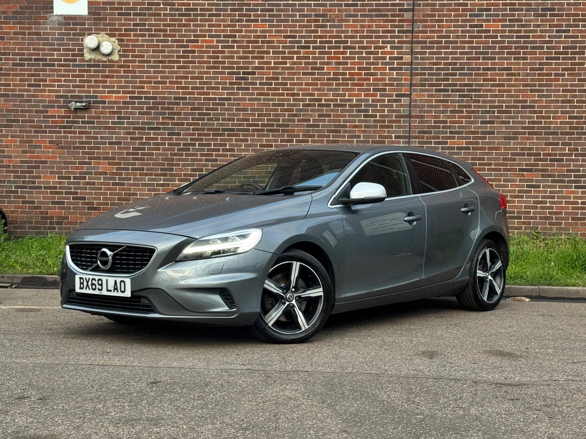 Volvo V40 - Image 2