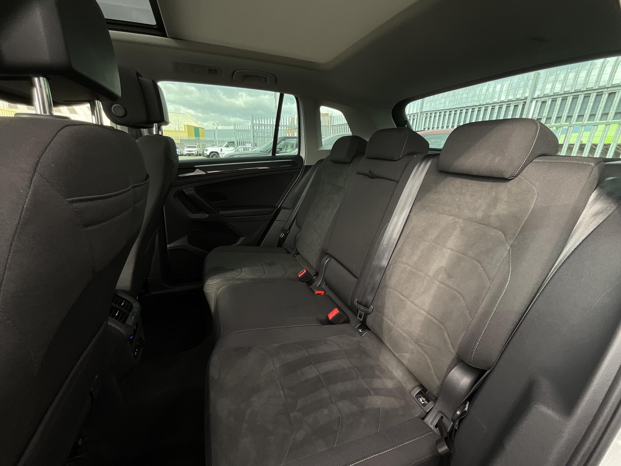 Volkswagen Tiguan - Image 14