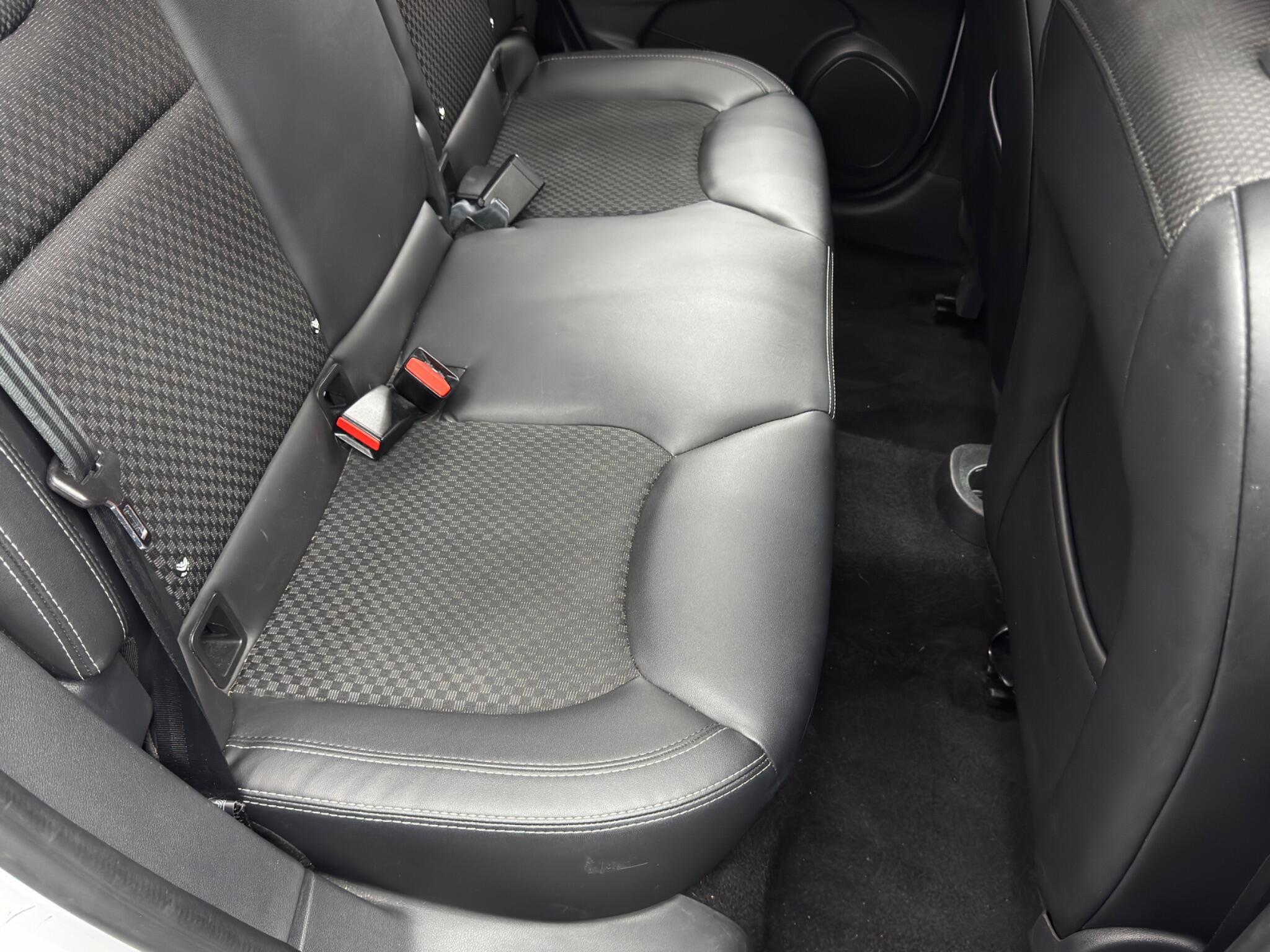 Renault Clio - Image 16