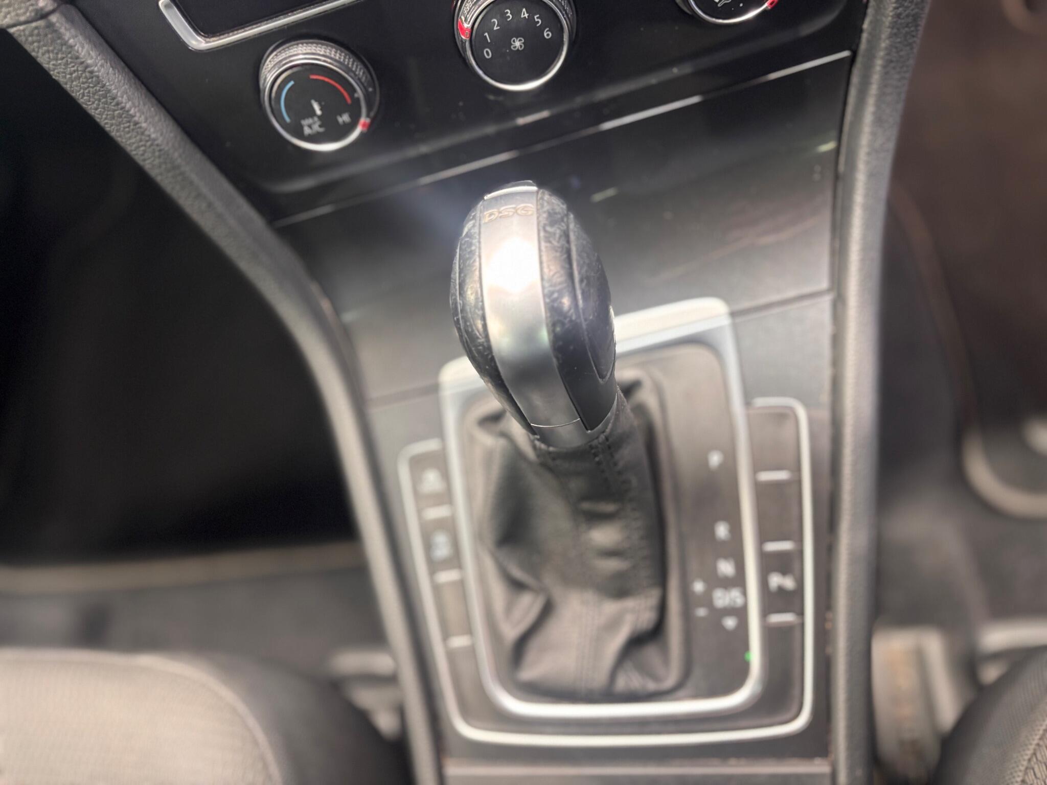 Volkswagen Golf - Image 17