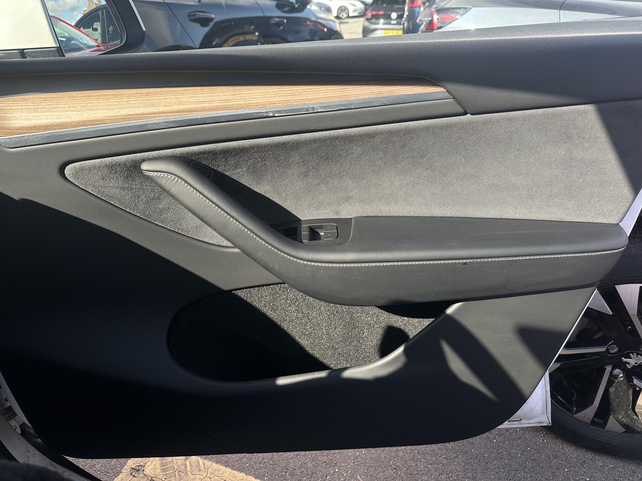 Tesla Model Y - Image 13