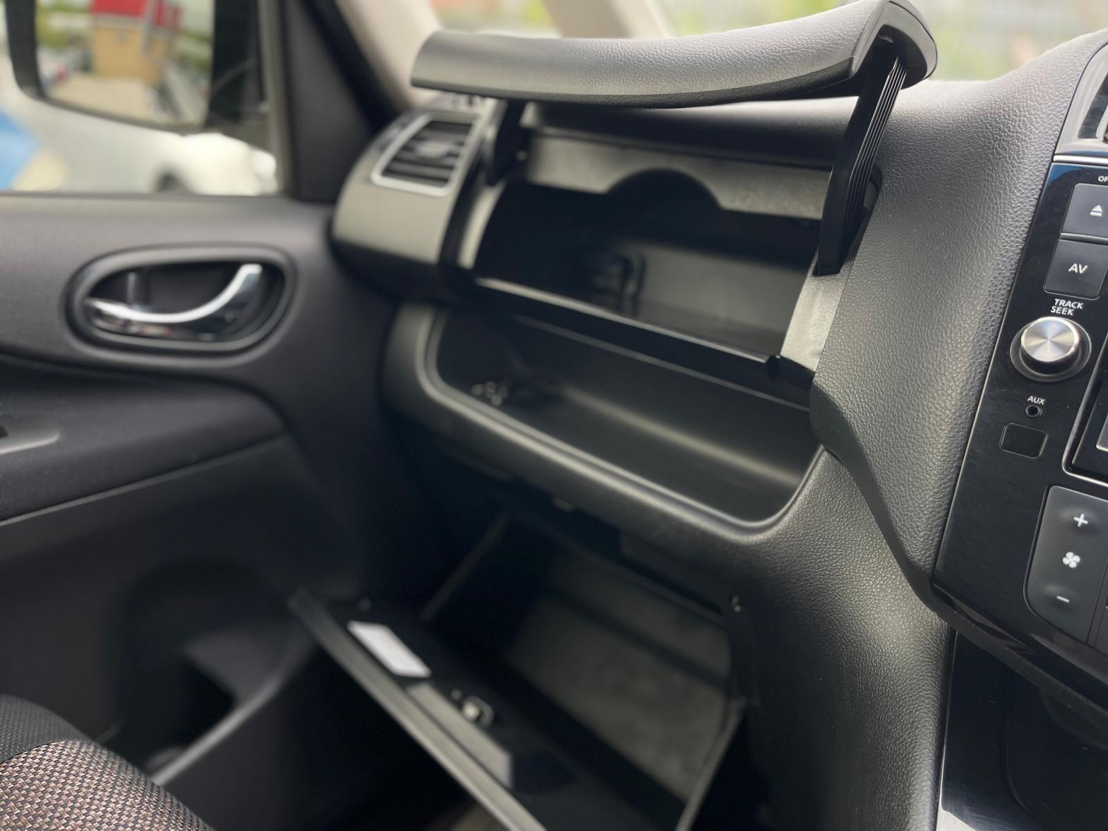 Nissan Serena - Image 25