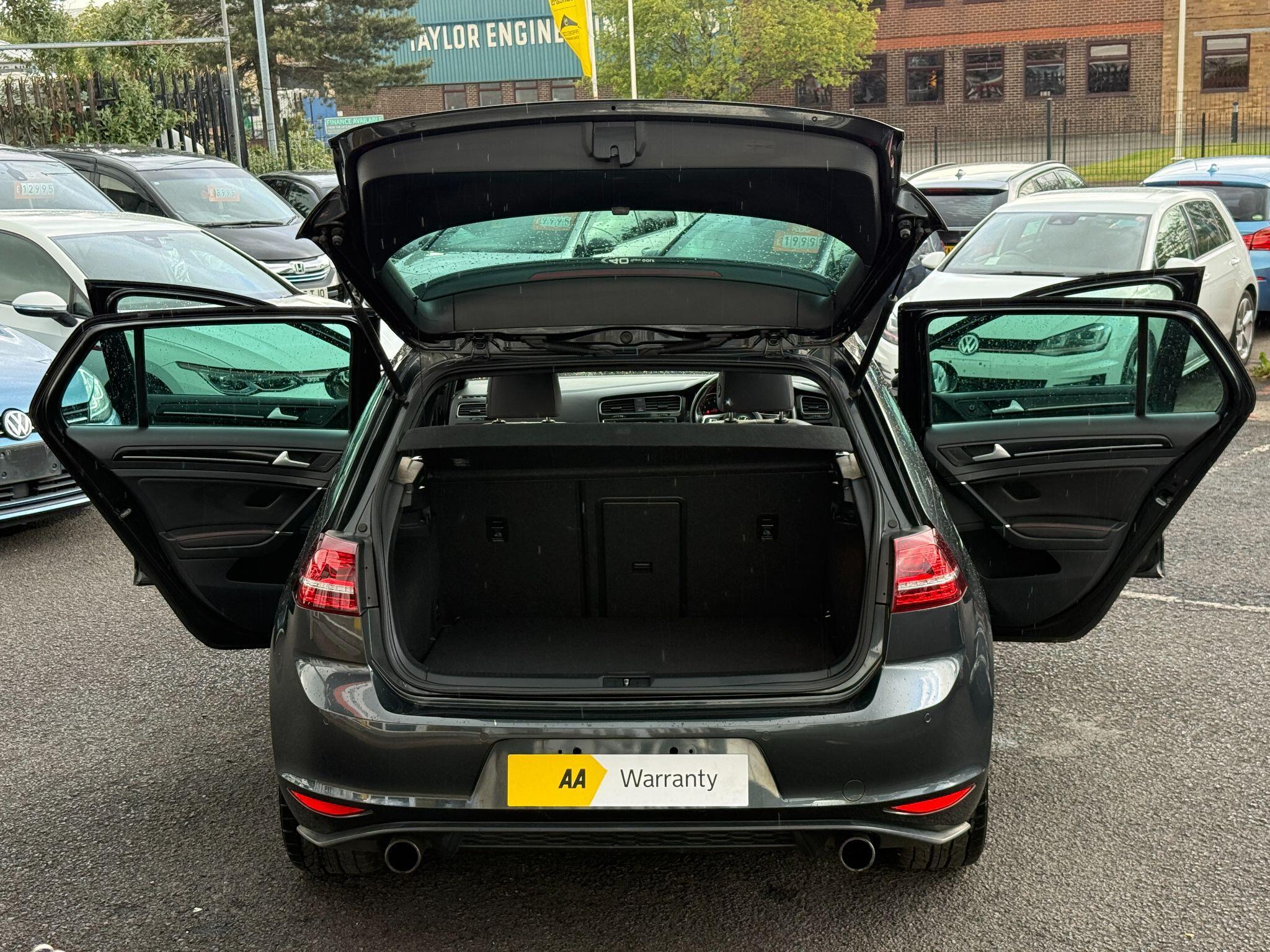 Volkswagen Golf - Image 22