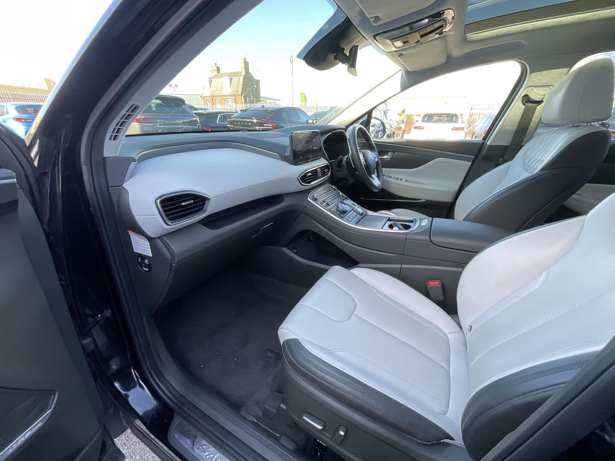 Hyundai Santa Fe - Image 16