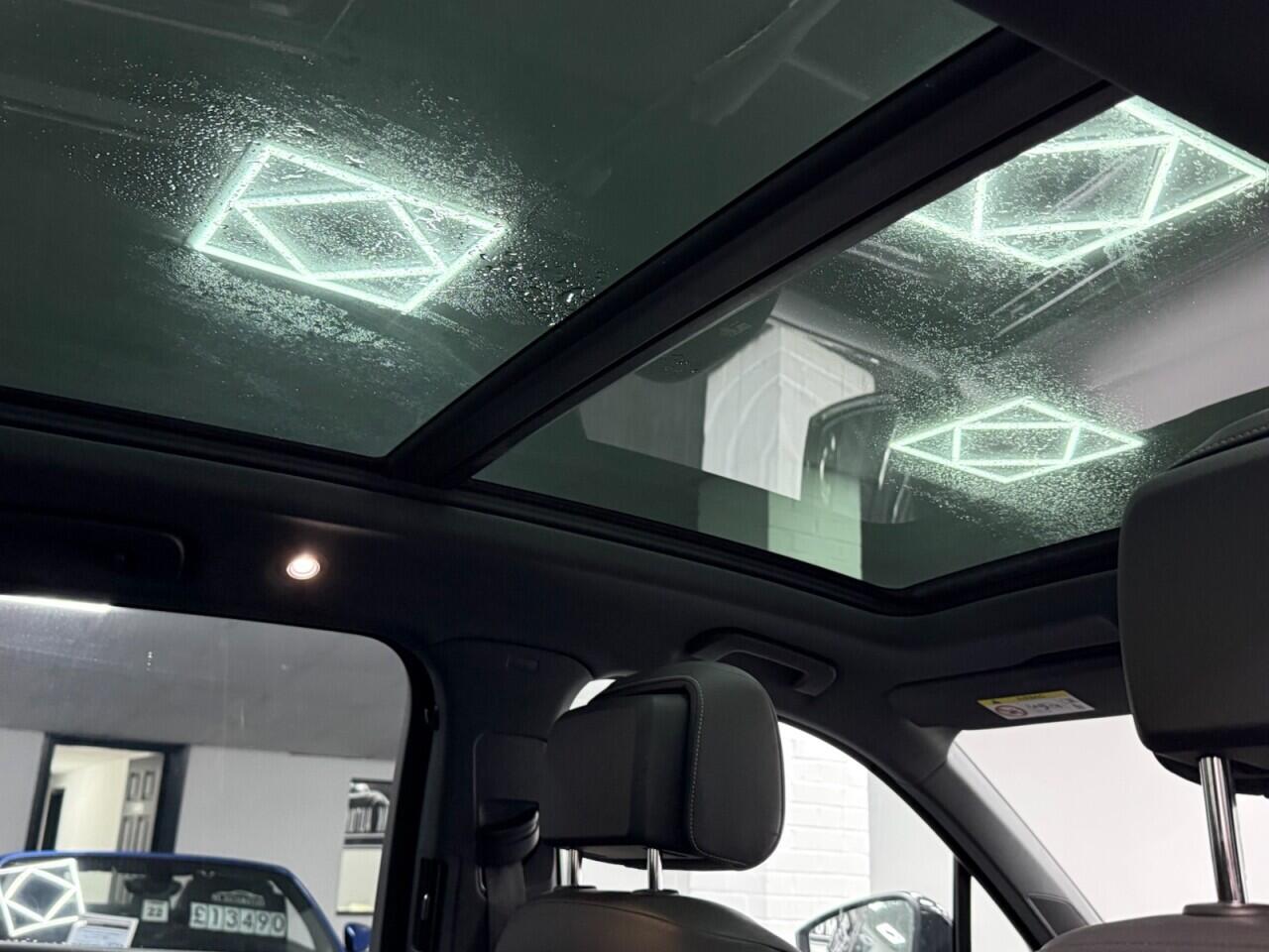 Volkswagen Touareg - Image 35