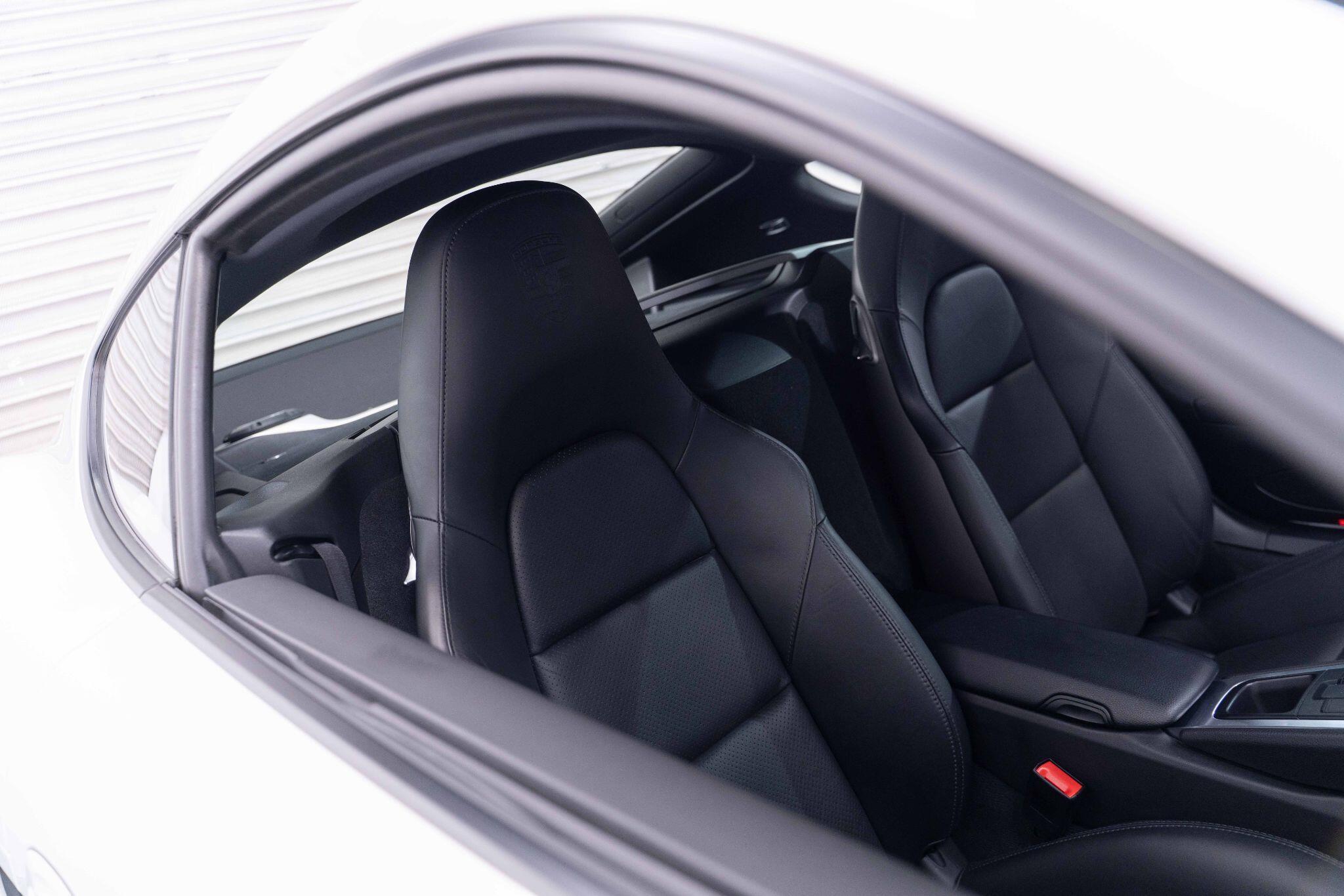Porsche Cayman - Image 12