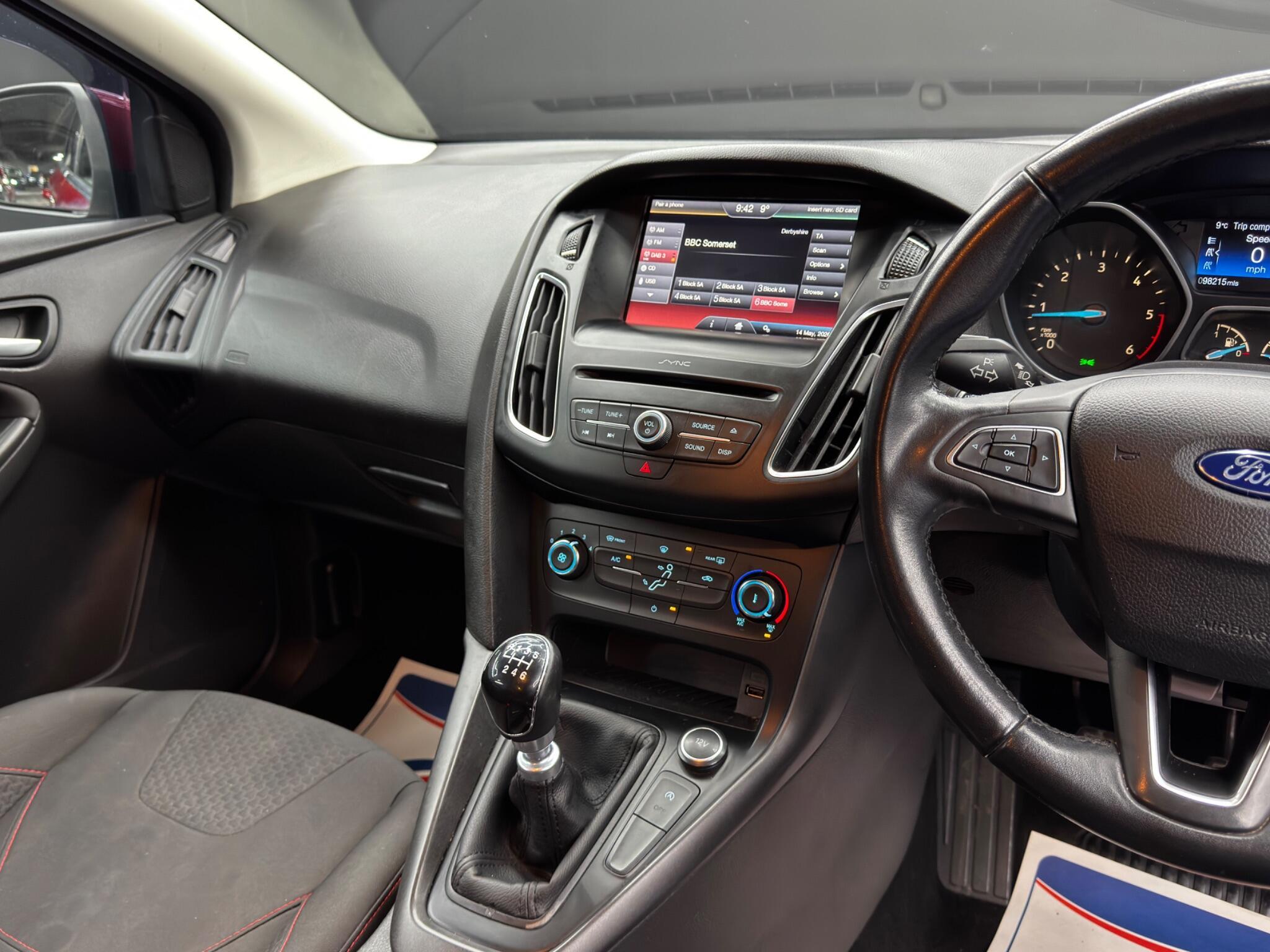 Ford Focus - Image 21