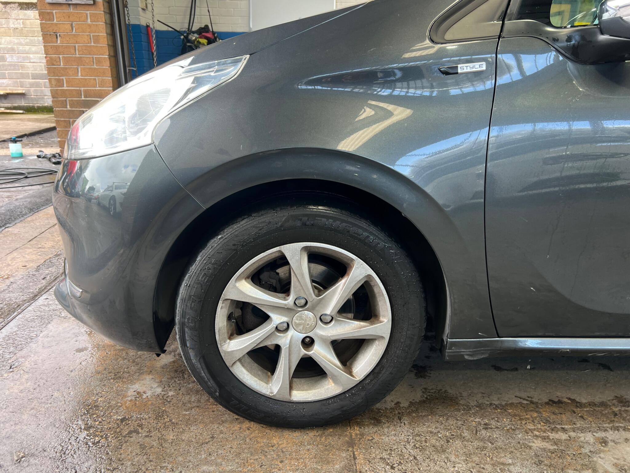 Peugeot 208 - Image 17