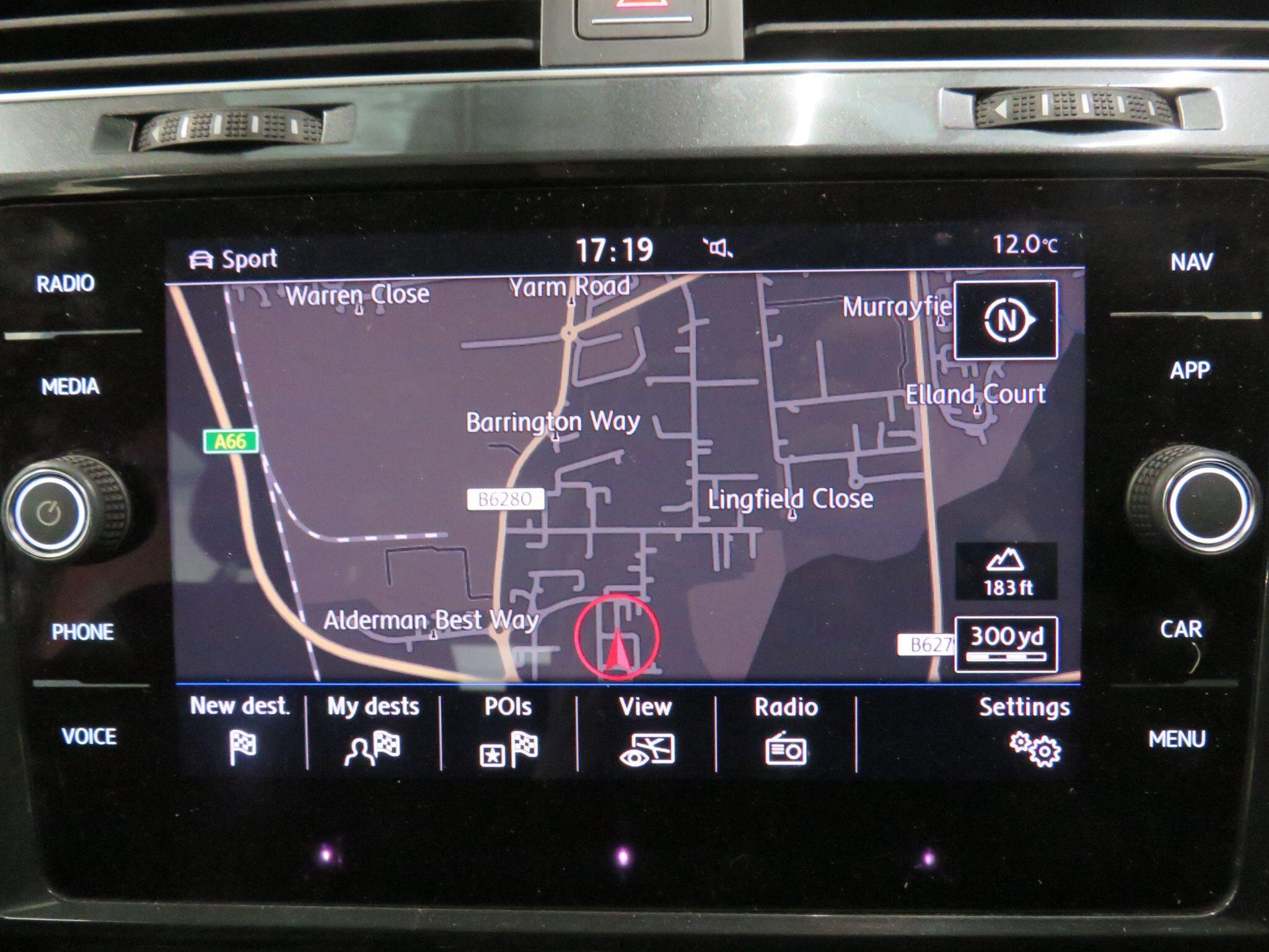 Volkswagen Golf - Image 19