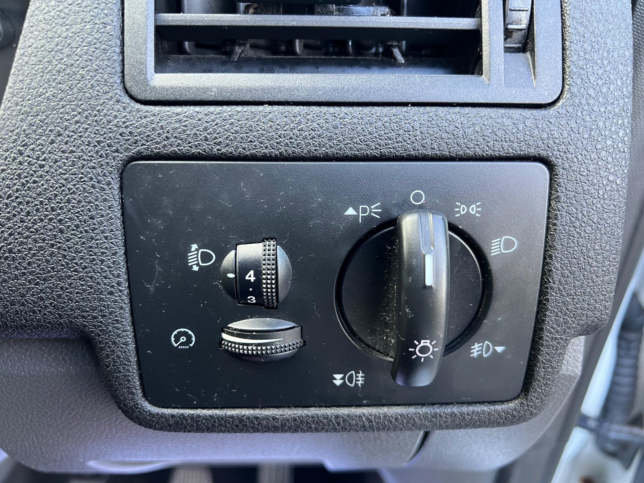 Ford Kuga - Image 19