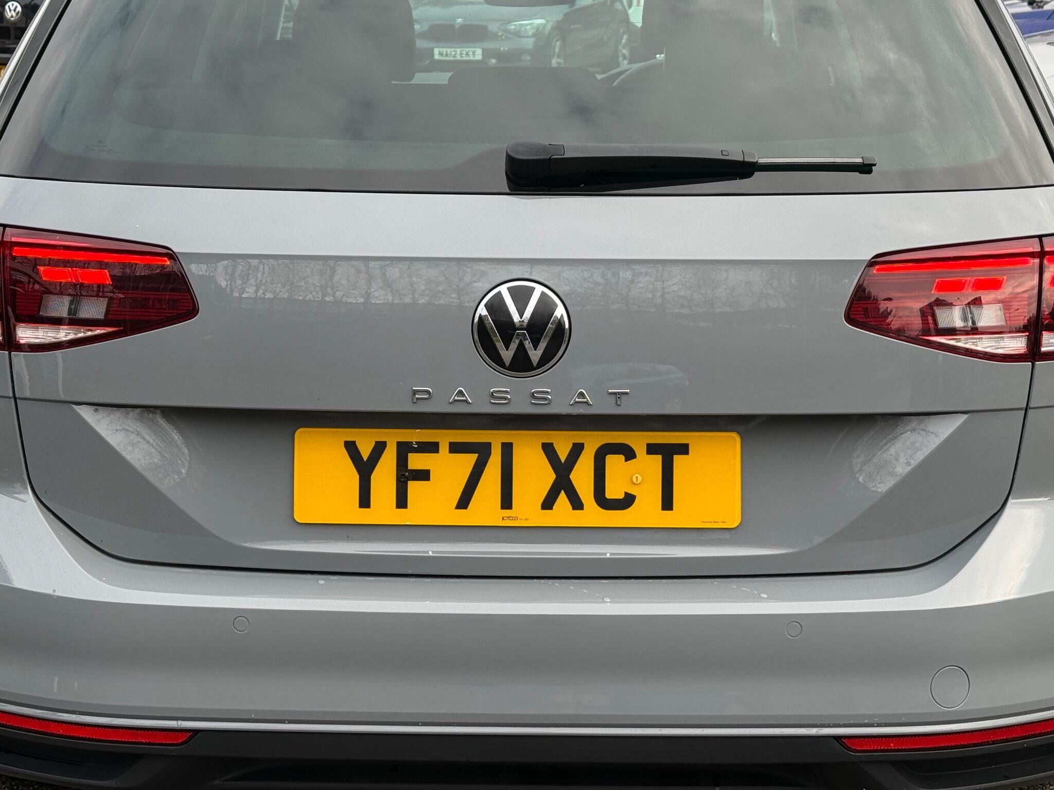 Volkswagen Passat - Image 19