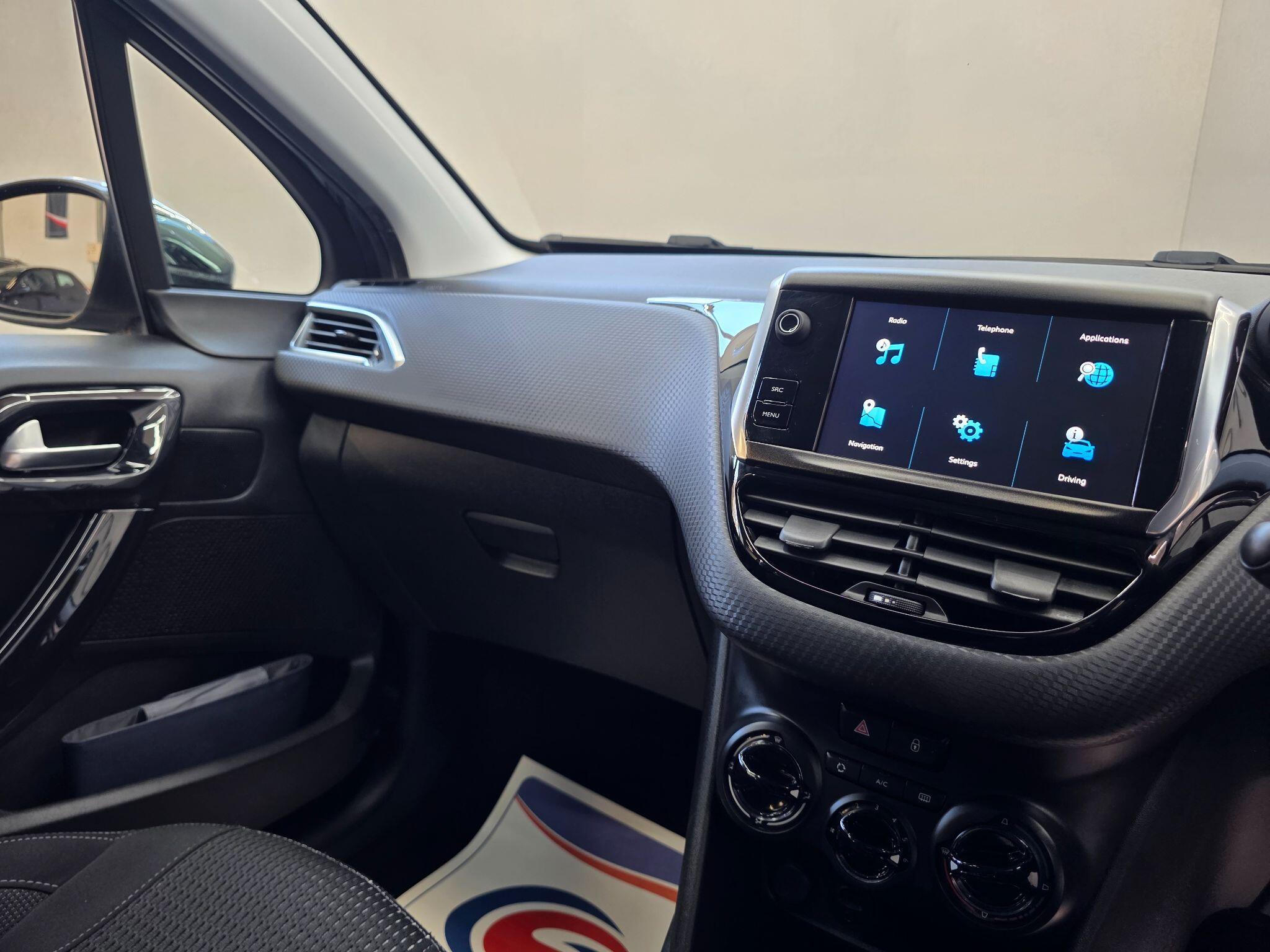 Peugeot 208 - Image 12