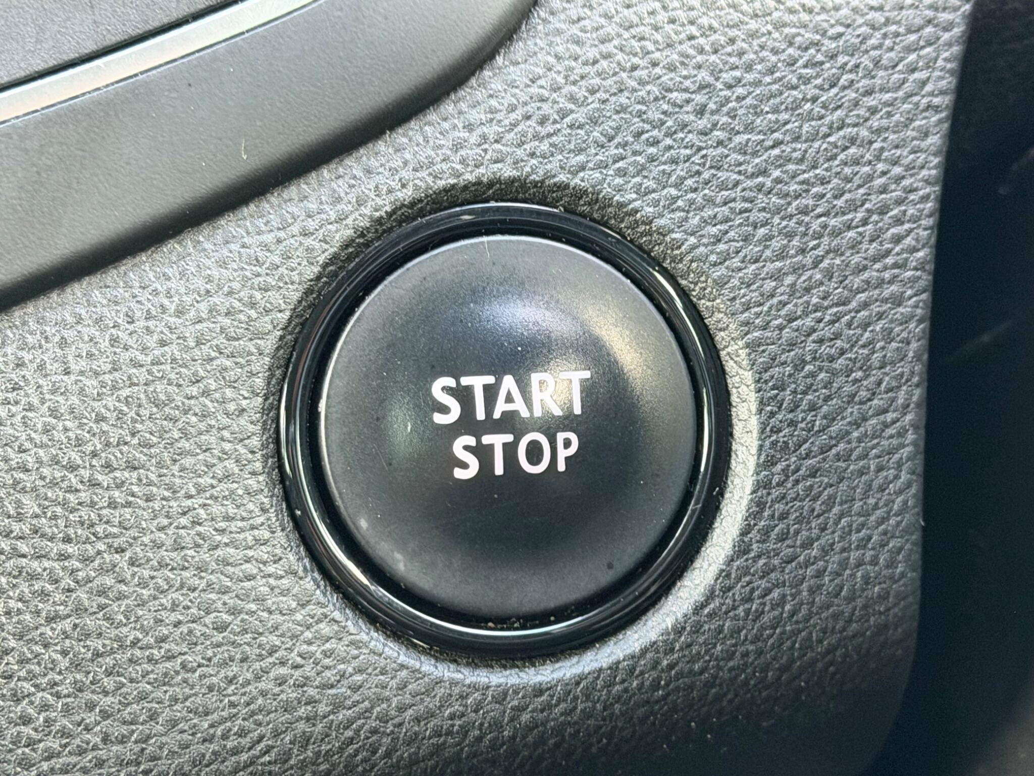 Renault Megane - Image 25