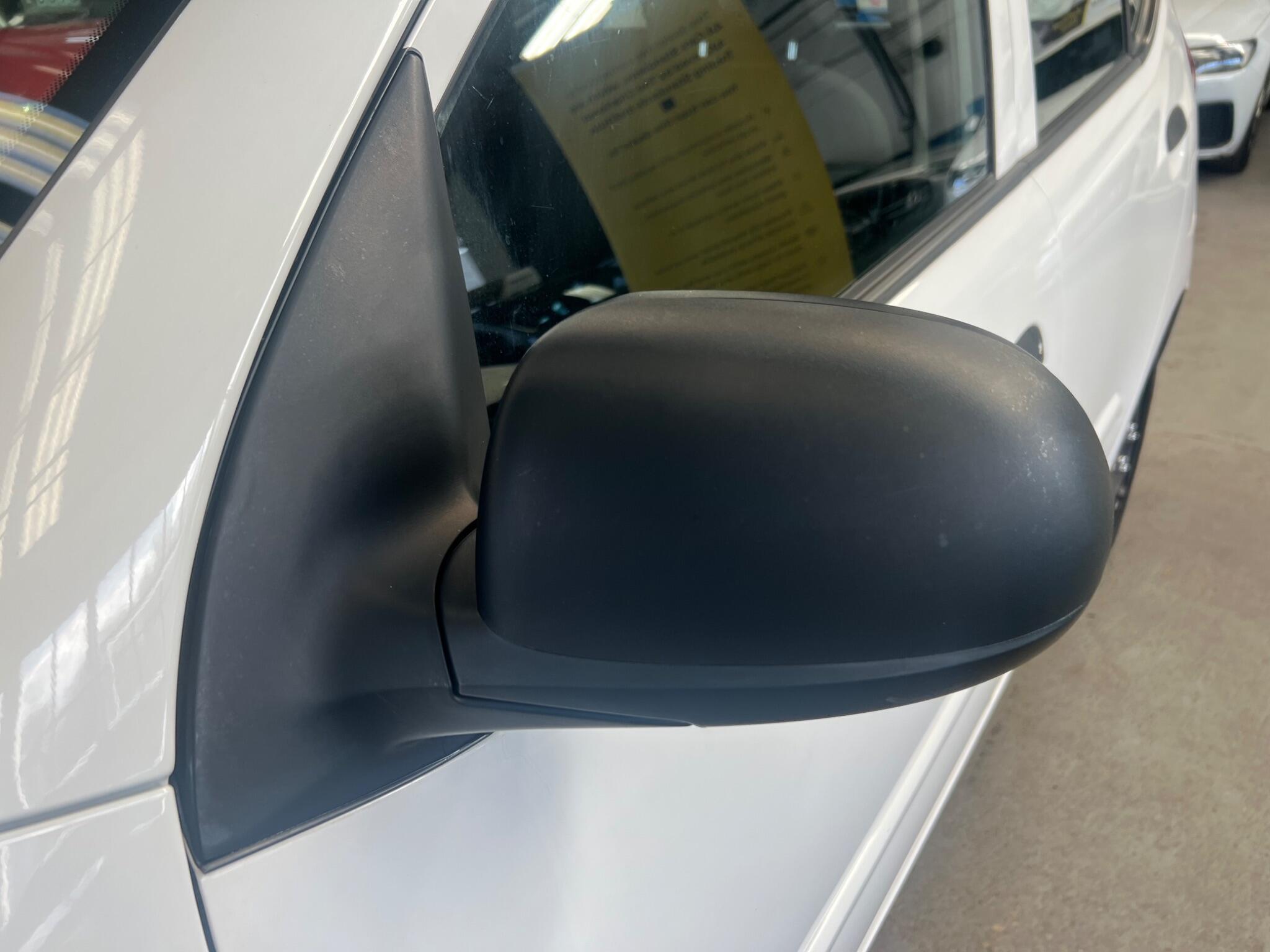 Hyundai i10 - Image 10