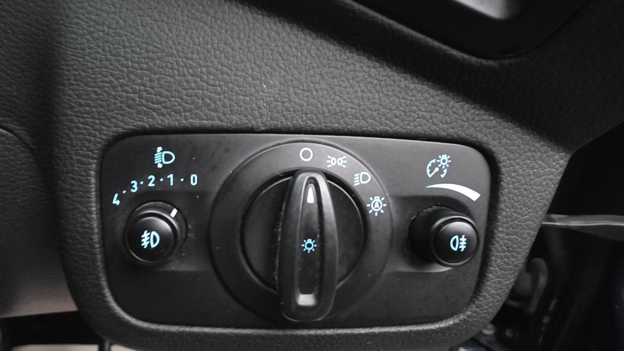 Ford Kuga - Image 25