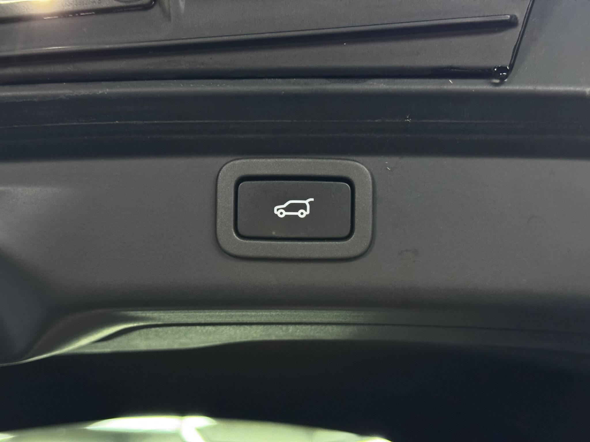 Jaguar I-Pace - Image 37