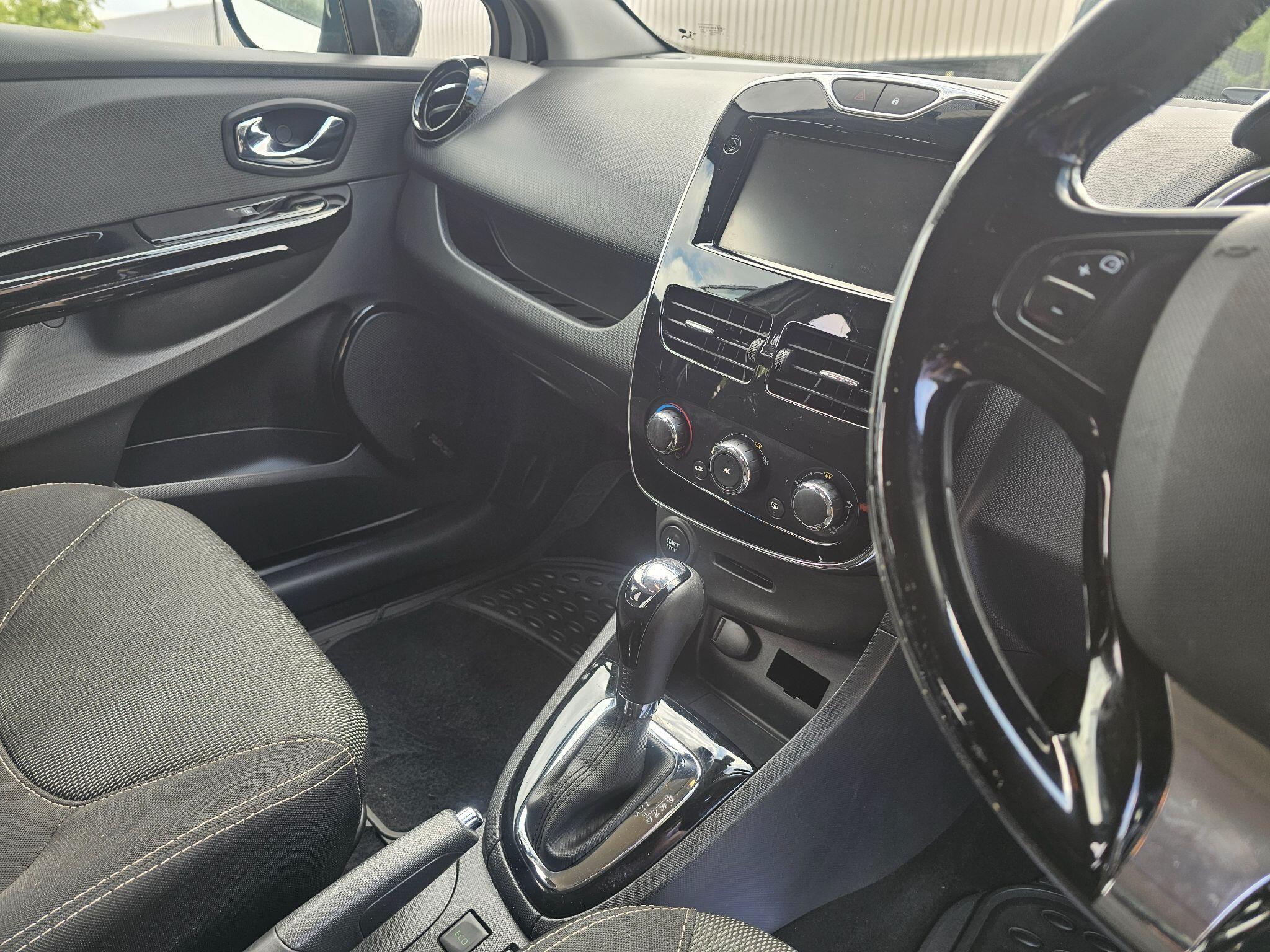 Renault Clio - Image 18