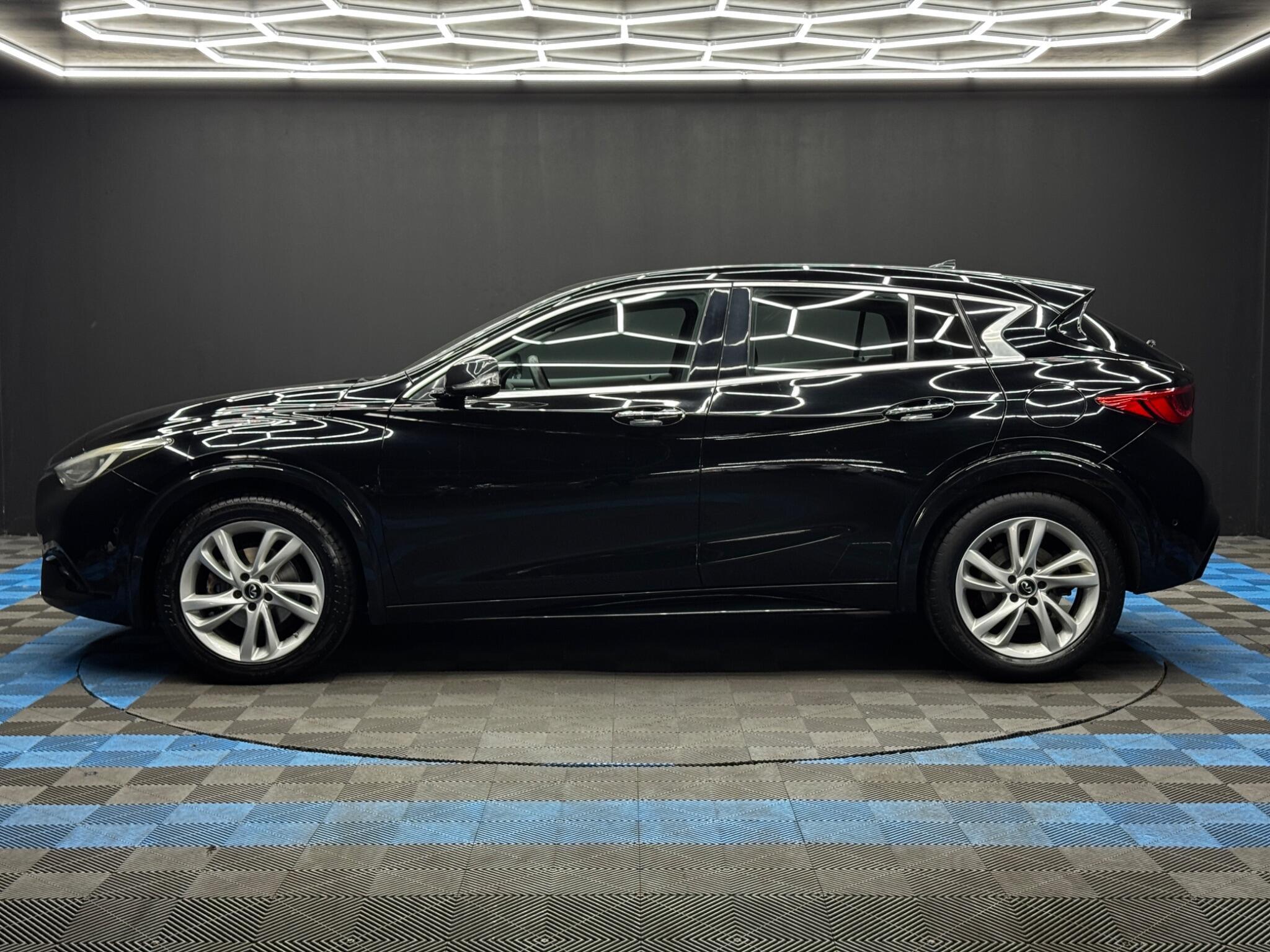 Infiniti Q30 - Image 8