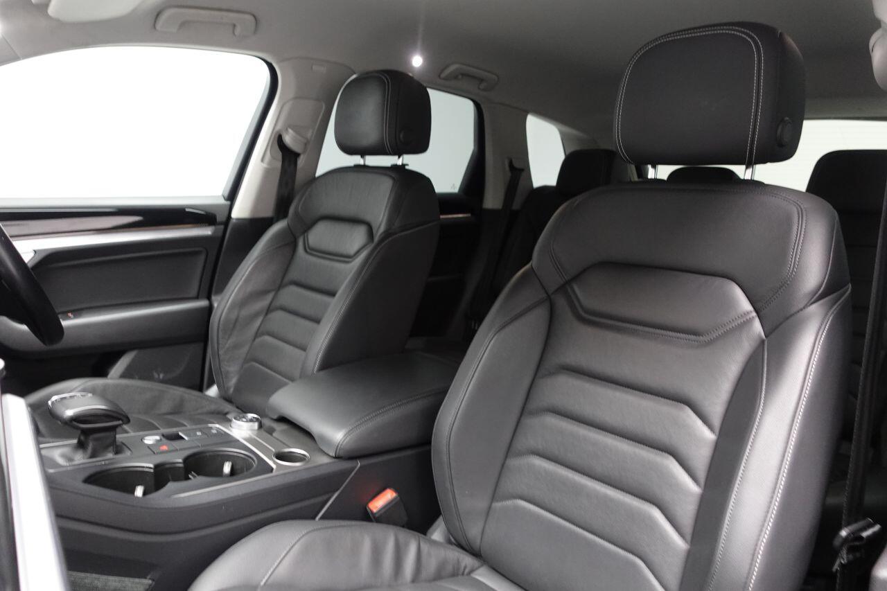 Volkswagen Touareg - Image 21