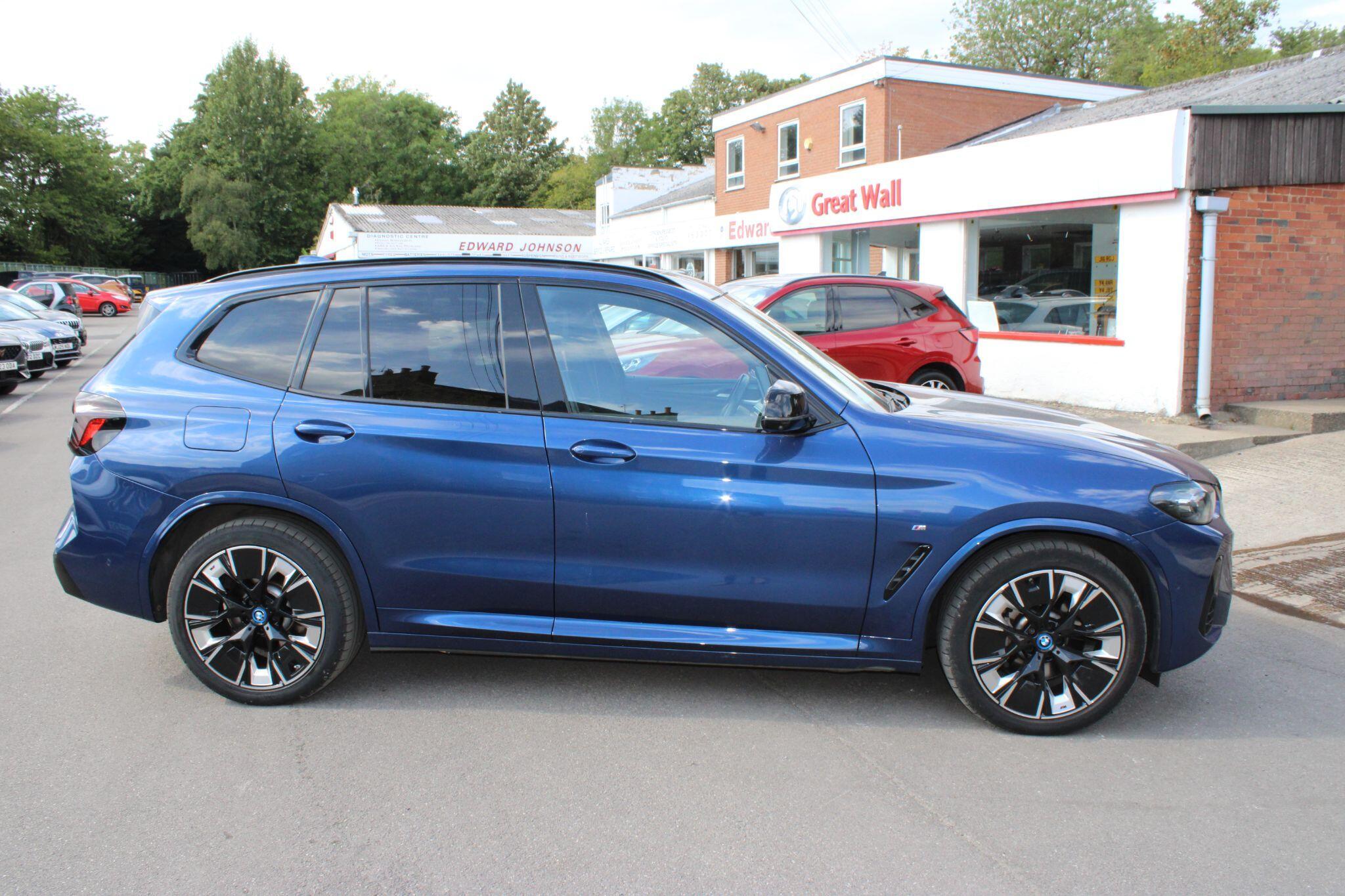 BMW iX3 - Image 7