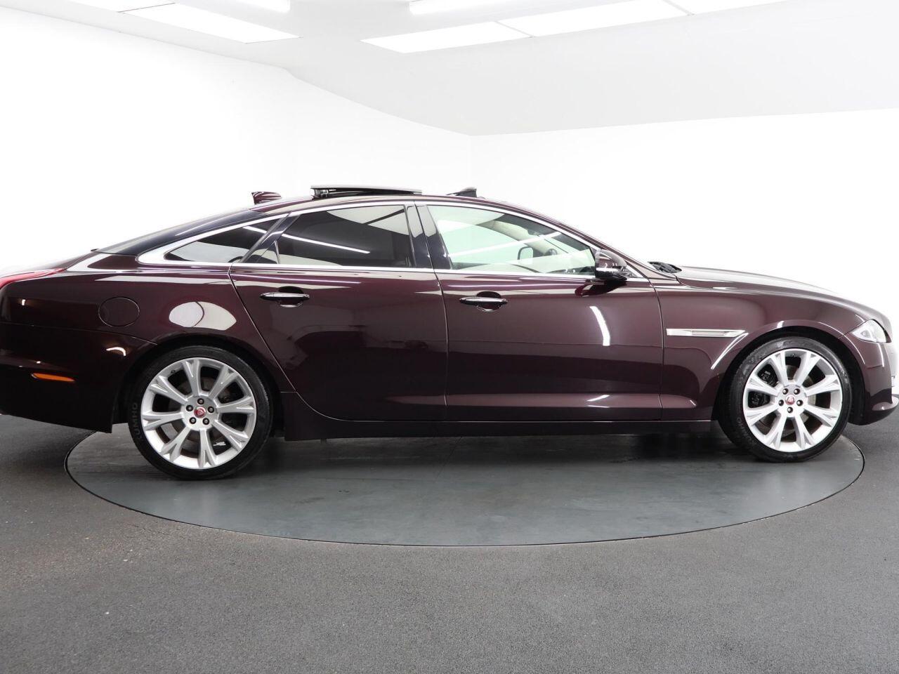 Jaguar XJ - Image 8