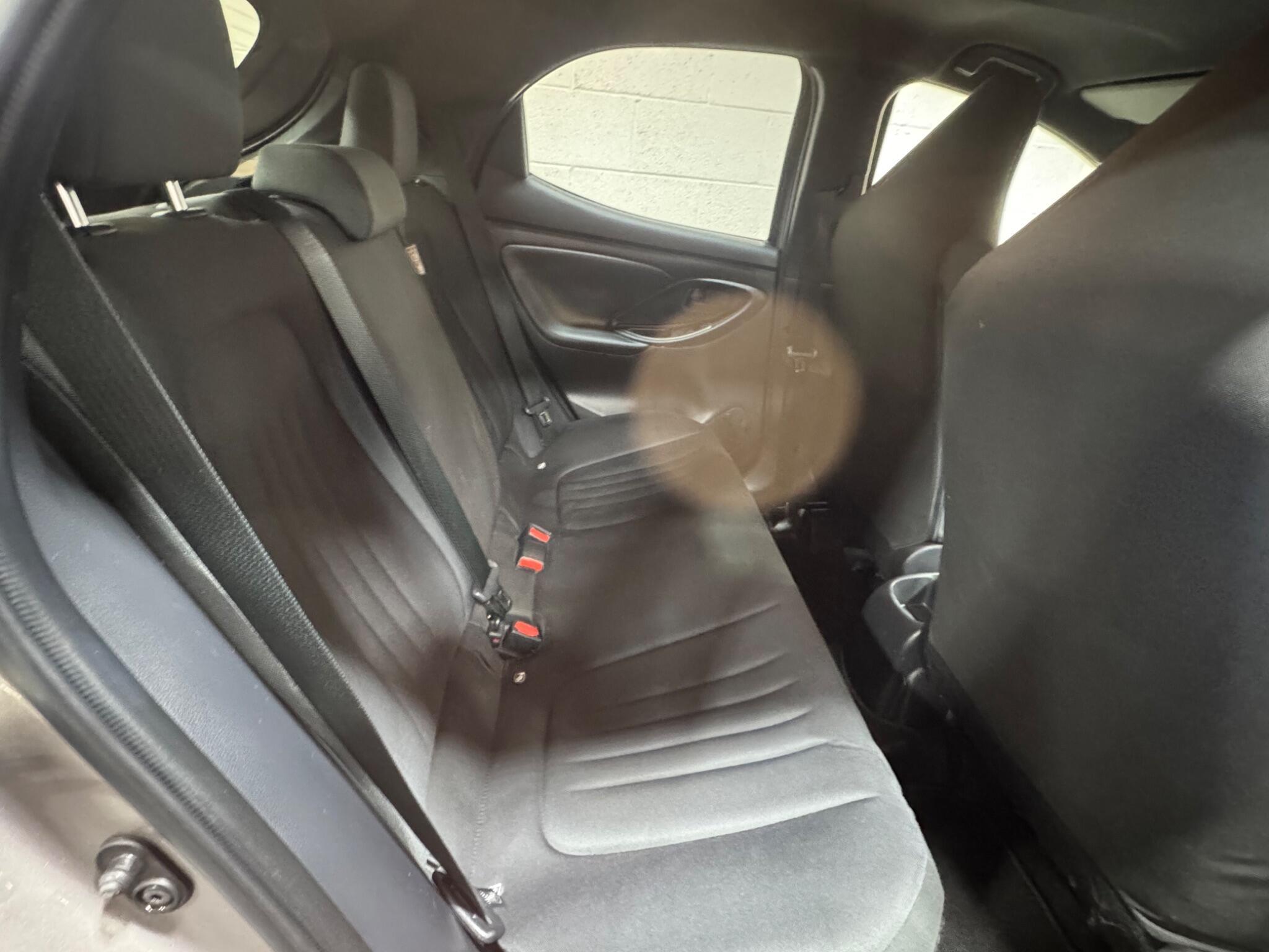 Toyota Yaris - Image 11