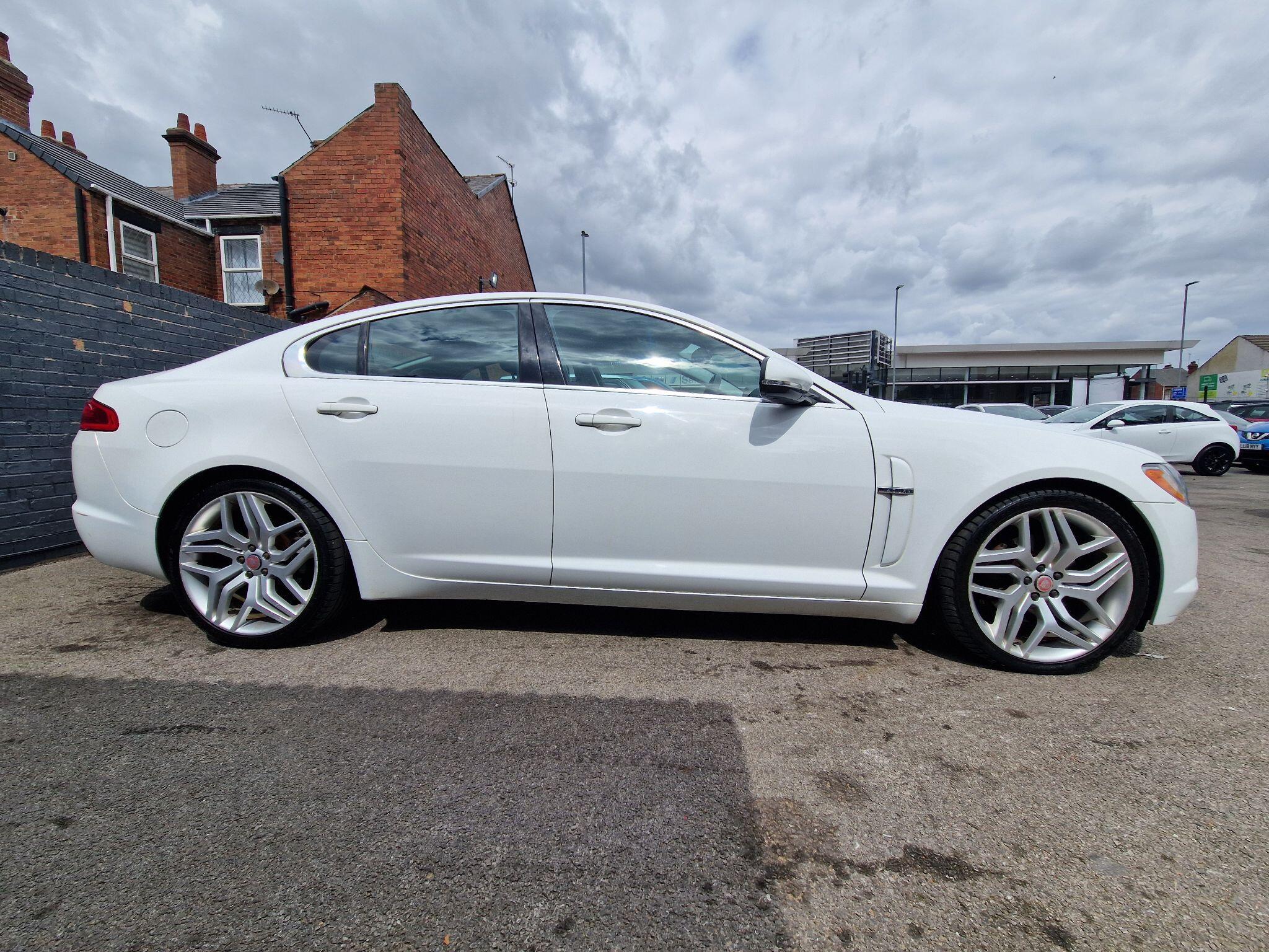 Jaguar XF - Image 7