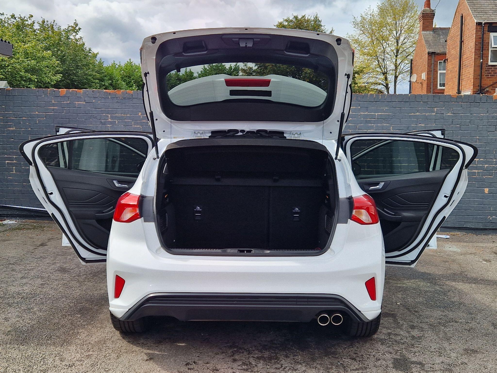 Ford Focus - Image 20